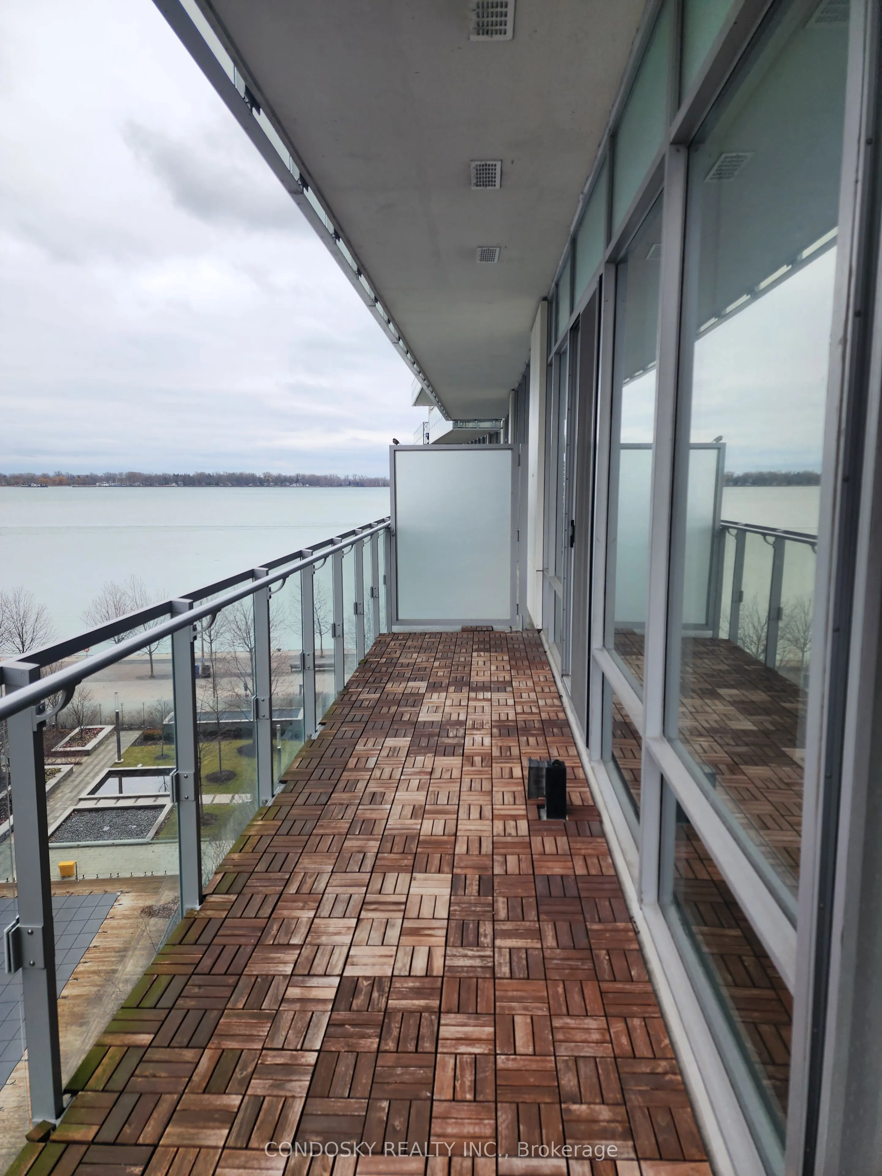 29 Queens Quay E, #601