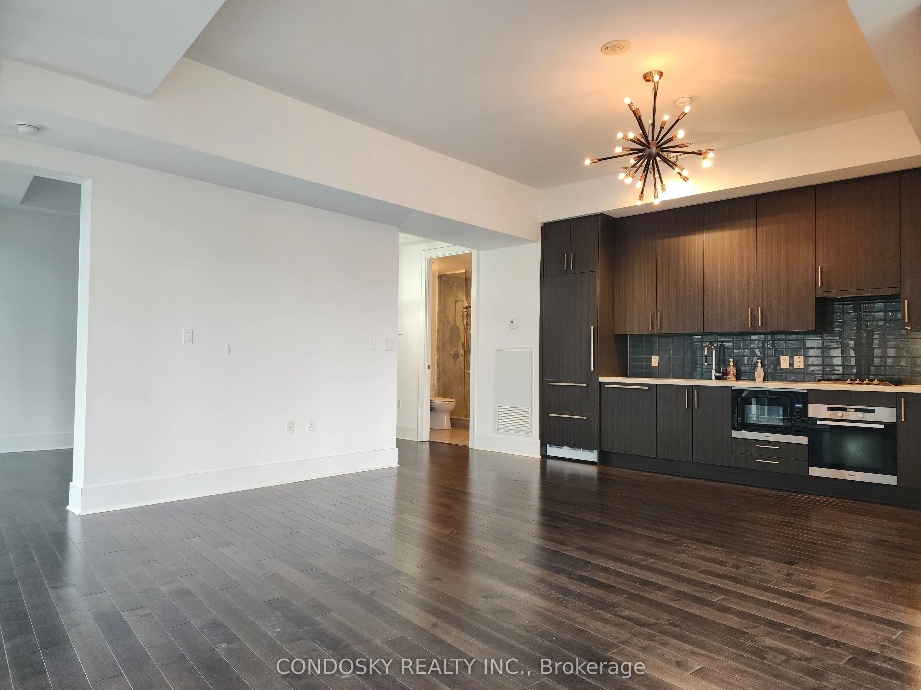 29 Queens Quay E, #601