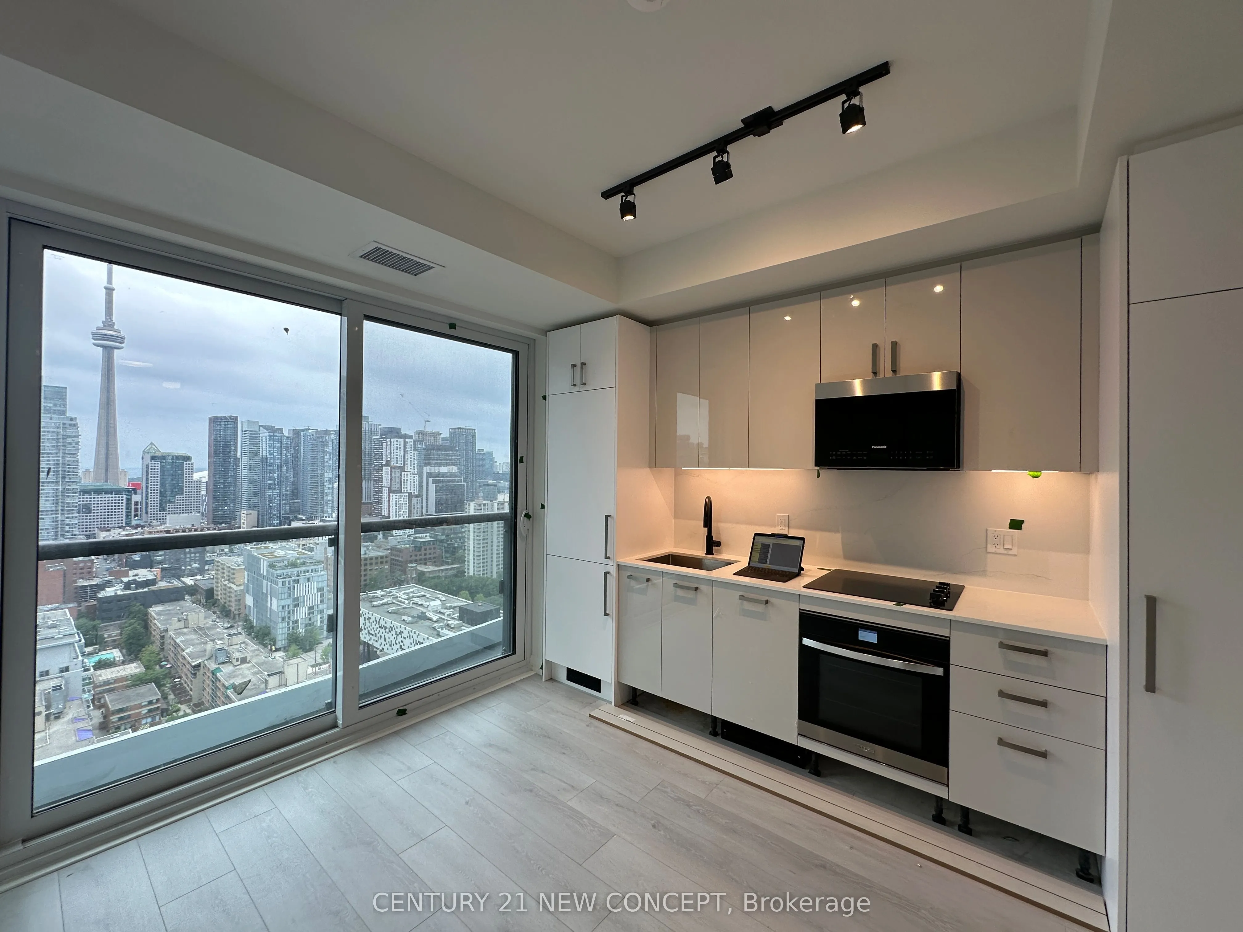 280 Dundas Street W, #2806
