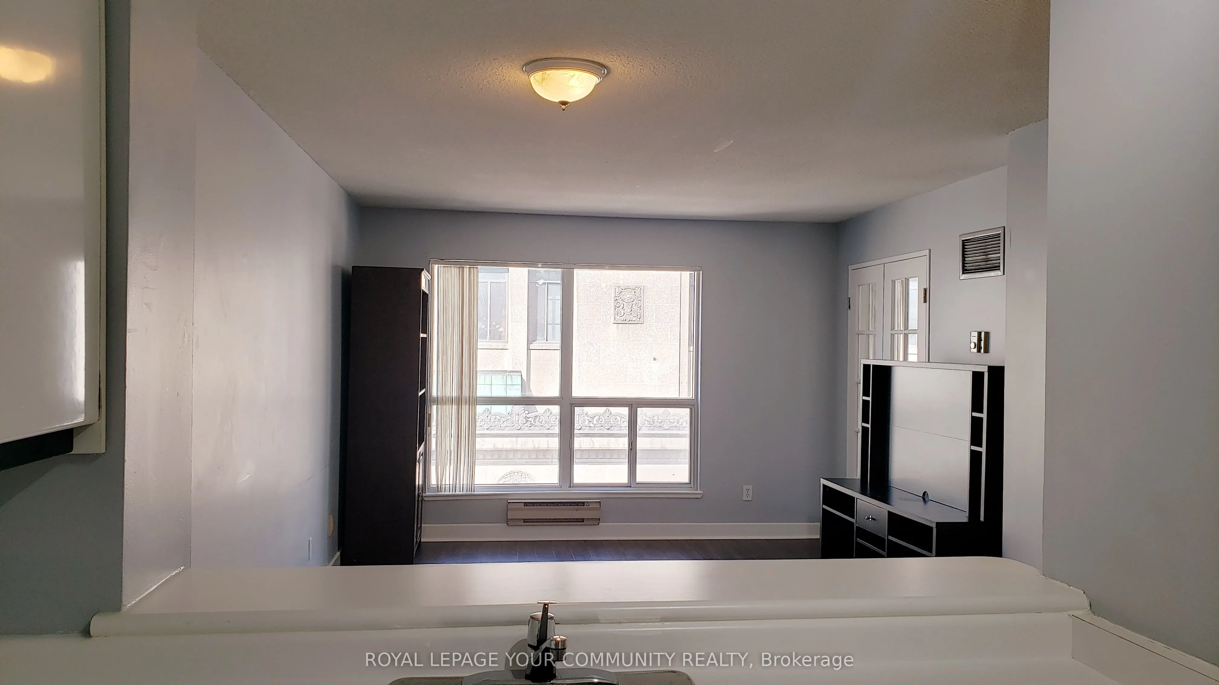 7 Carlton Street, #1409