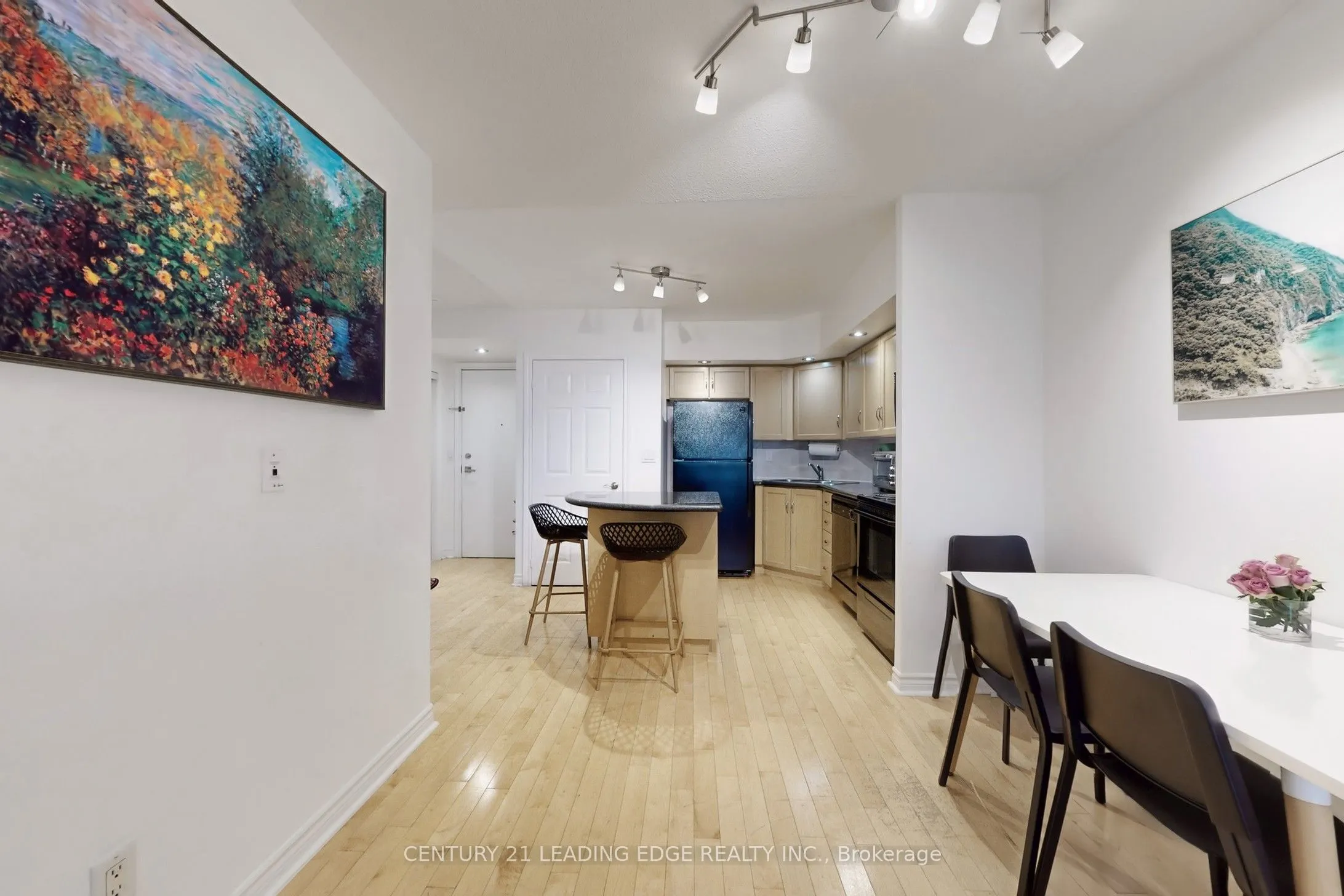 250 Wellington Street W, #1730