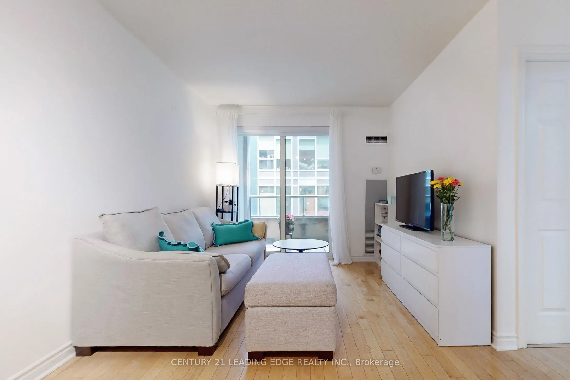 250 Wellington Street W, #1730