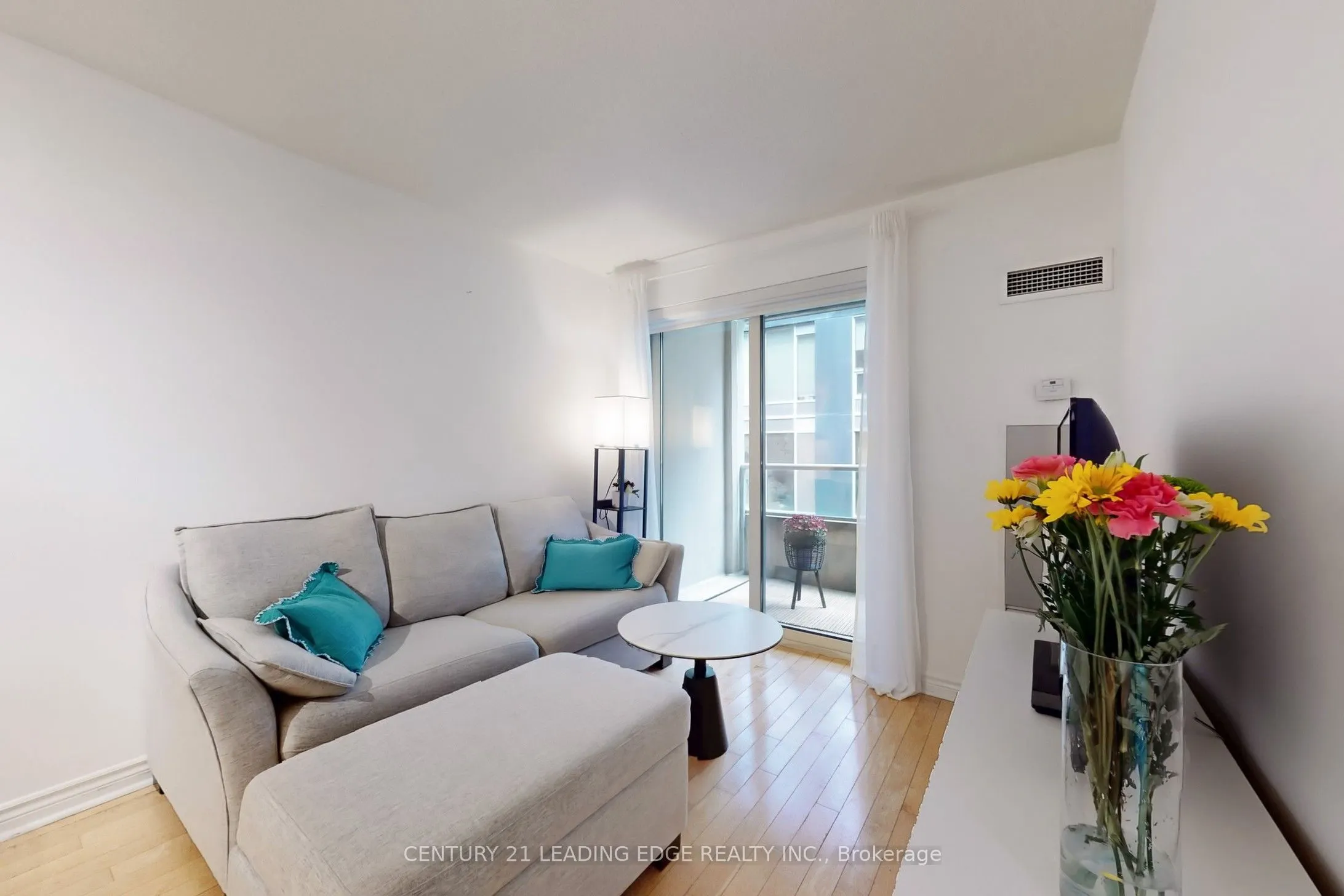 250 Wellington Street W, #1730
