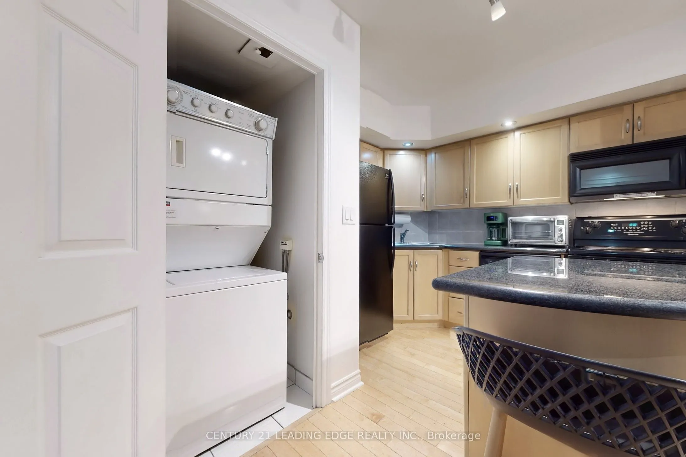 250 Wellington Street W, #1730