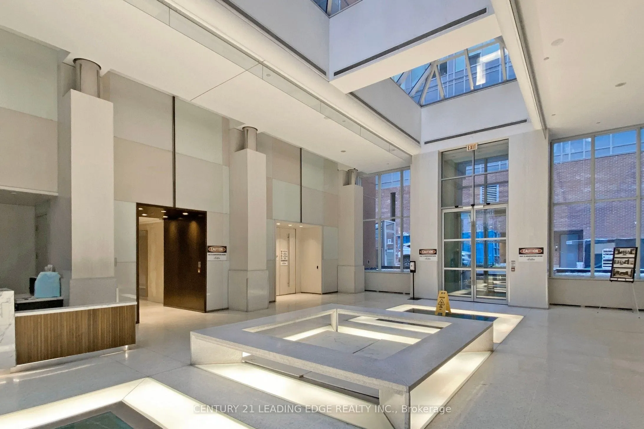 250 Wellington Street W, #1730