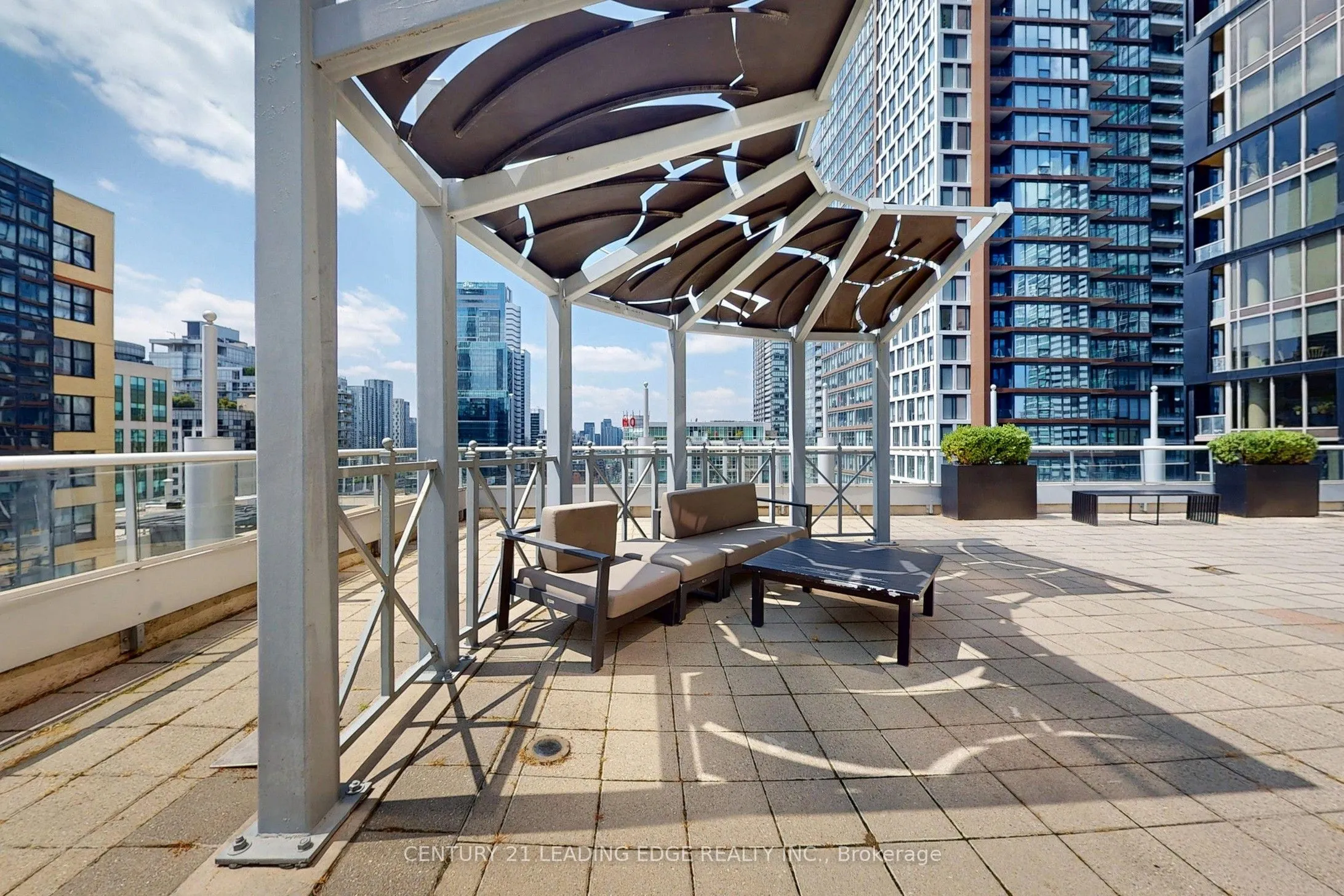 250 Wellington Street W, #1730