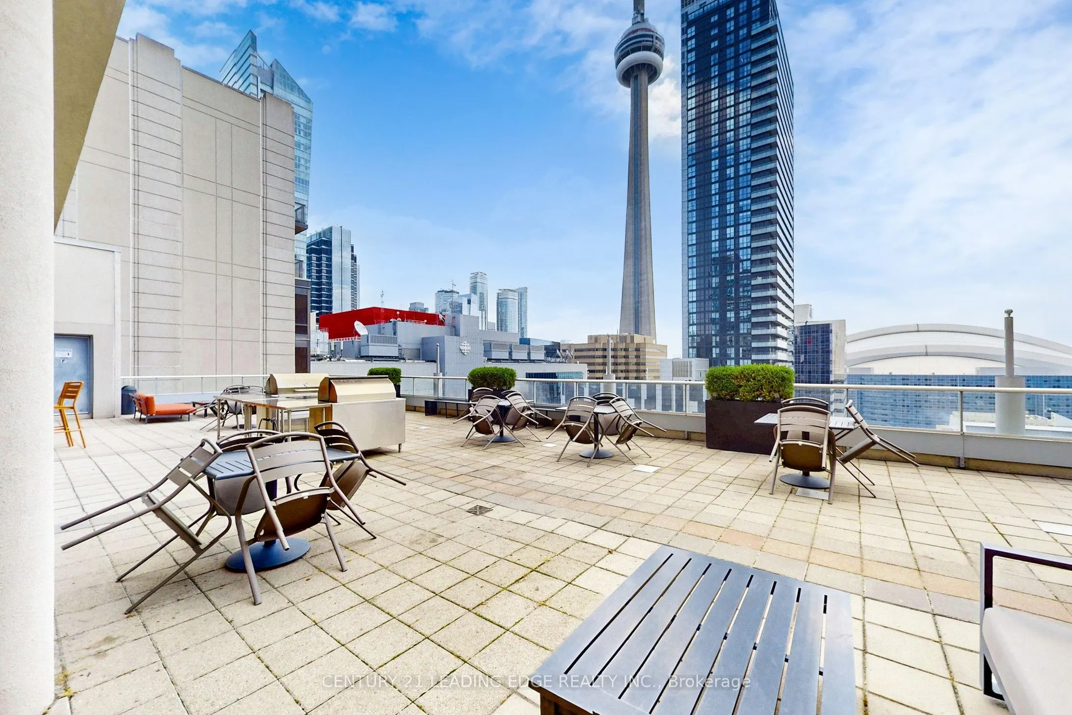 250 Wellington Street W, #1730