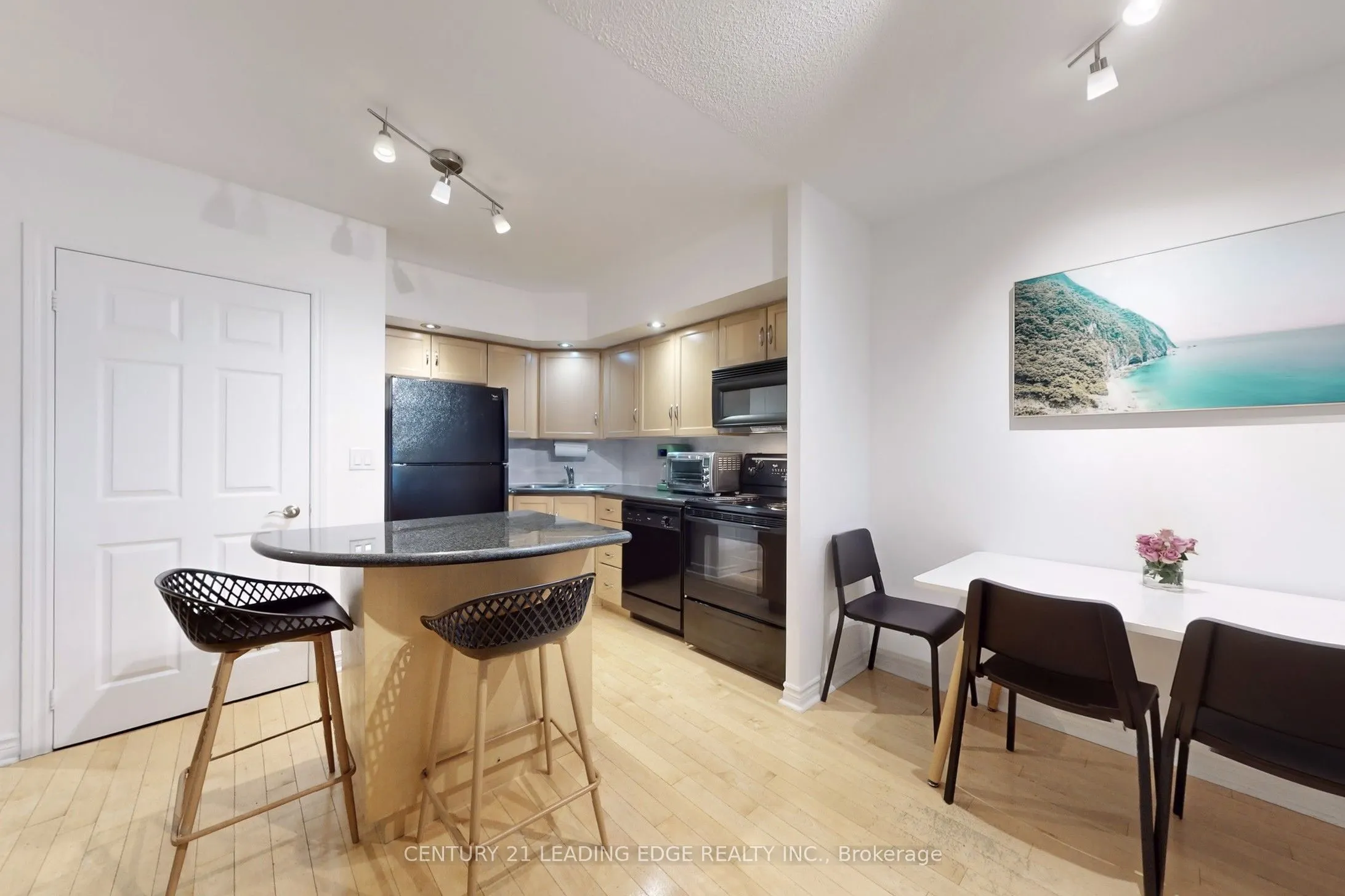 250 Wellington Street W, #1730