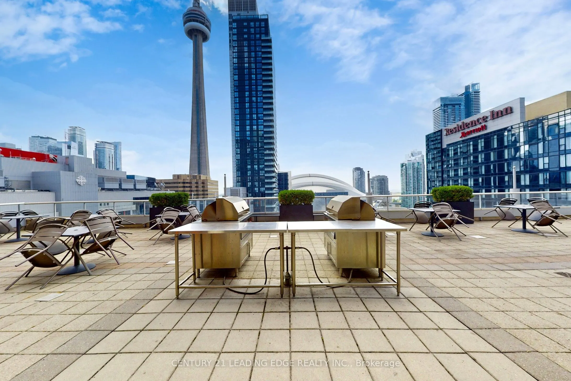 250 Wellington Street W, #1730