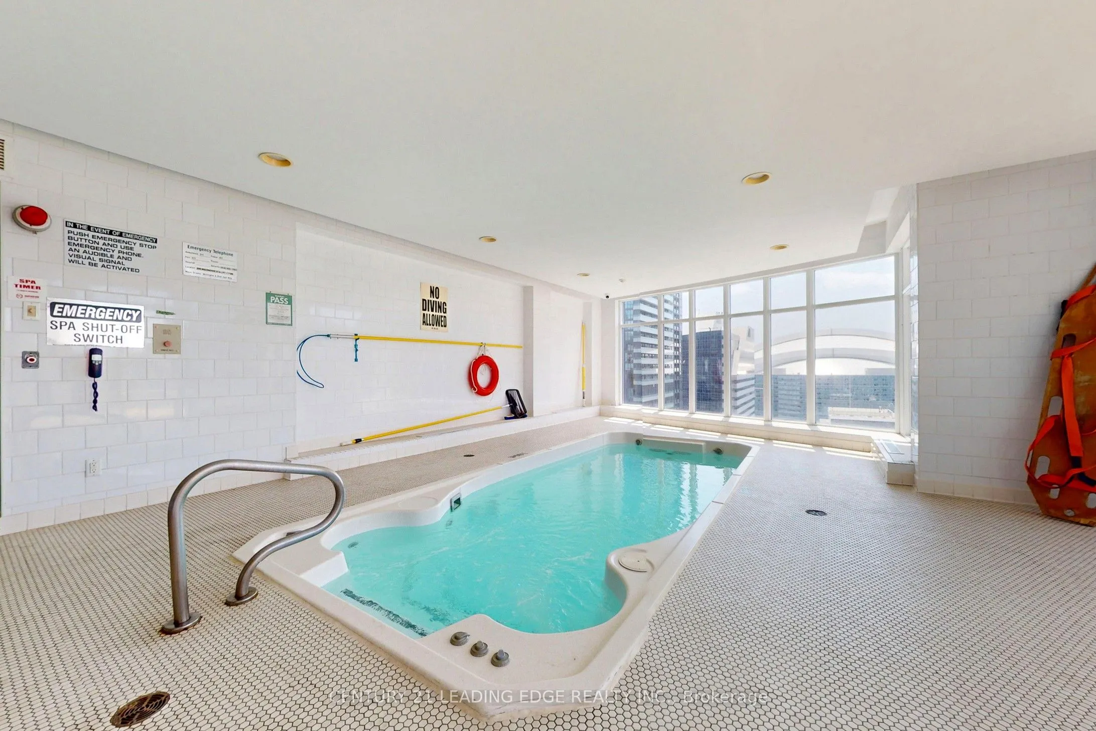250 Wellington Street W, #1730
