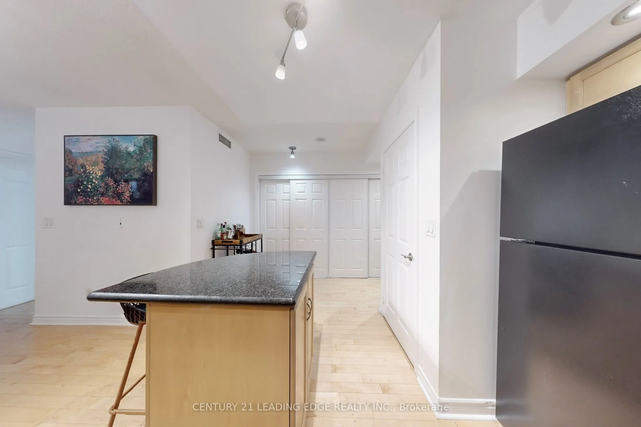 250 Wellington Street W, #1730