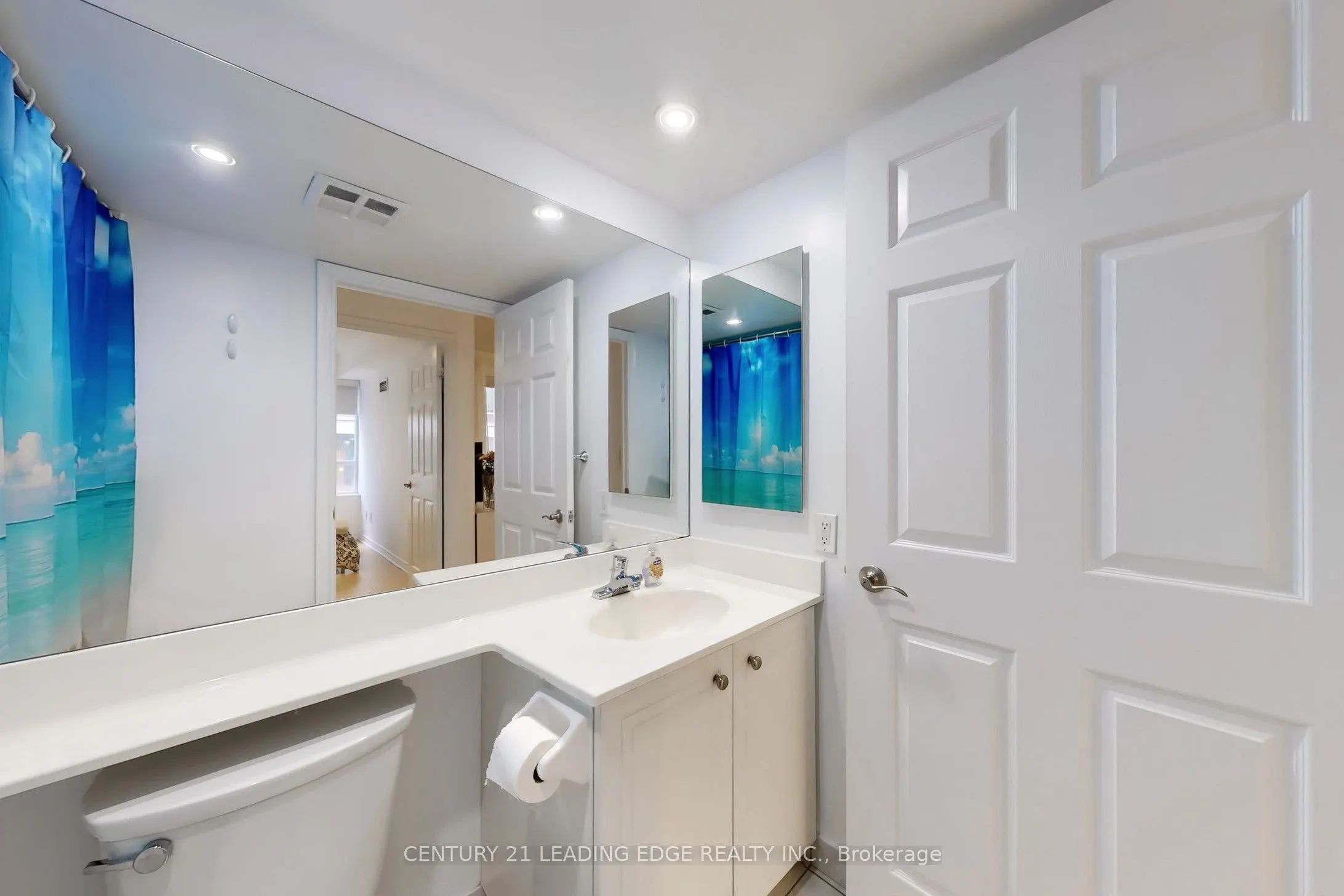250 Wellington Street W, #1730
