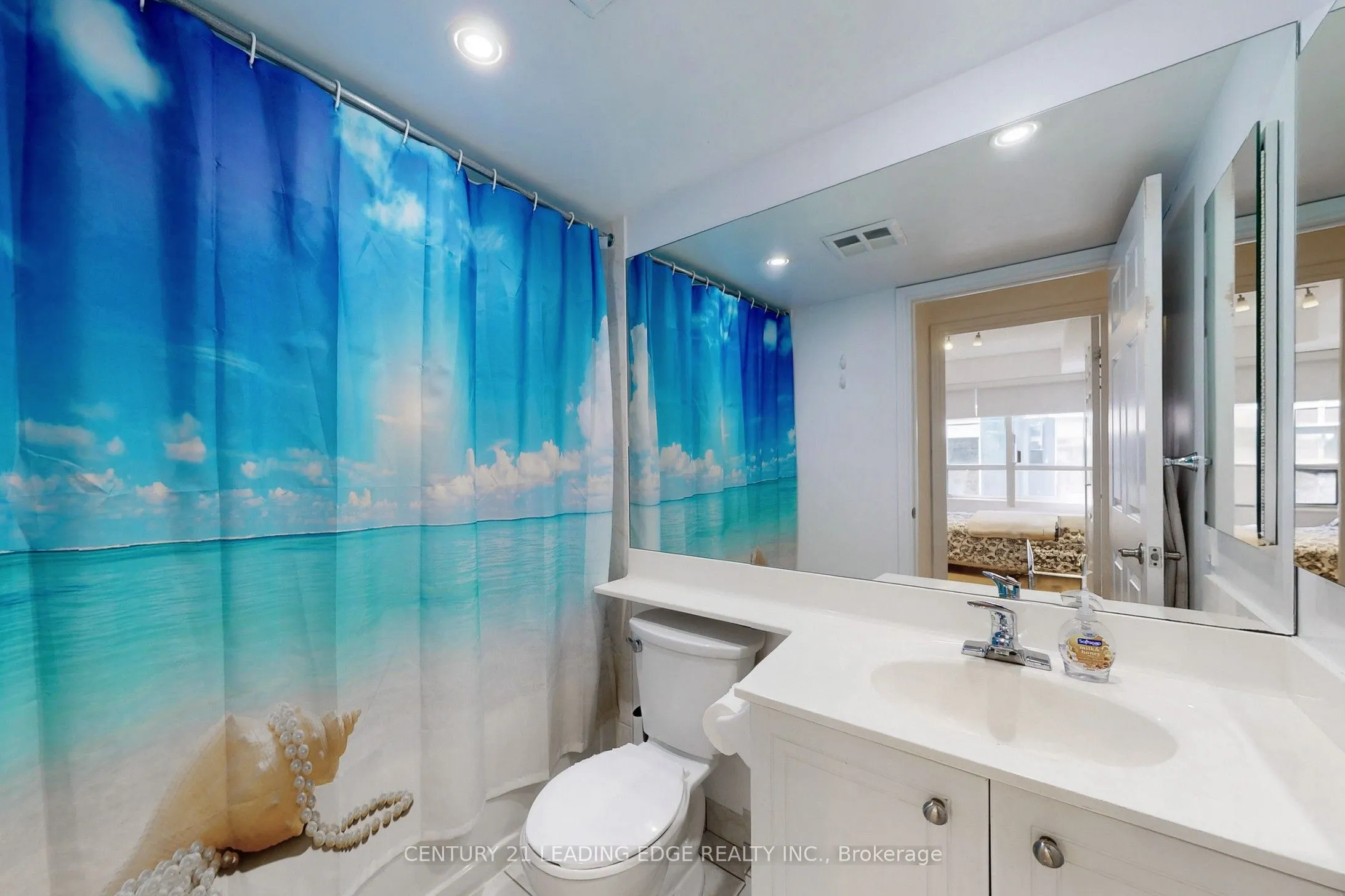 250 Wellington Street W, #1730