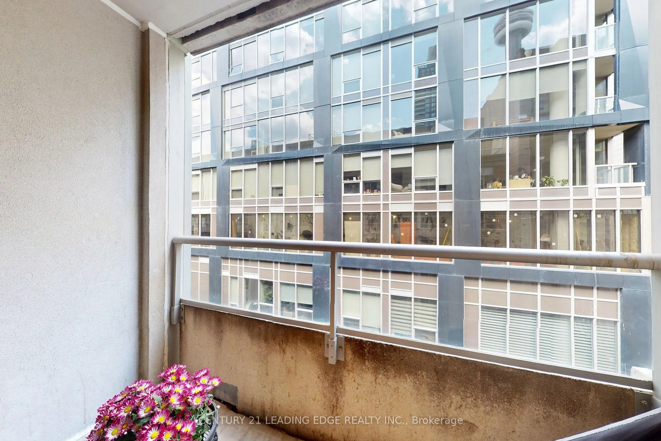 250 Wellington Street W, #1730