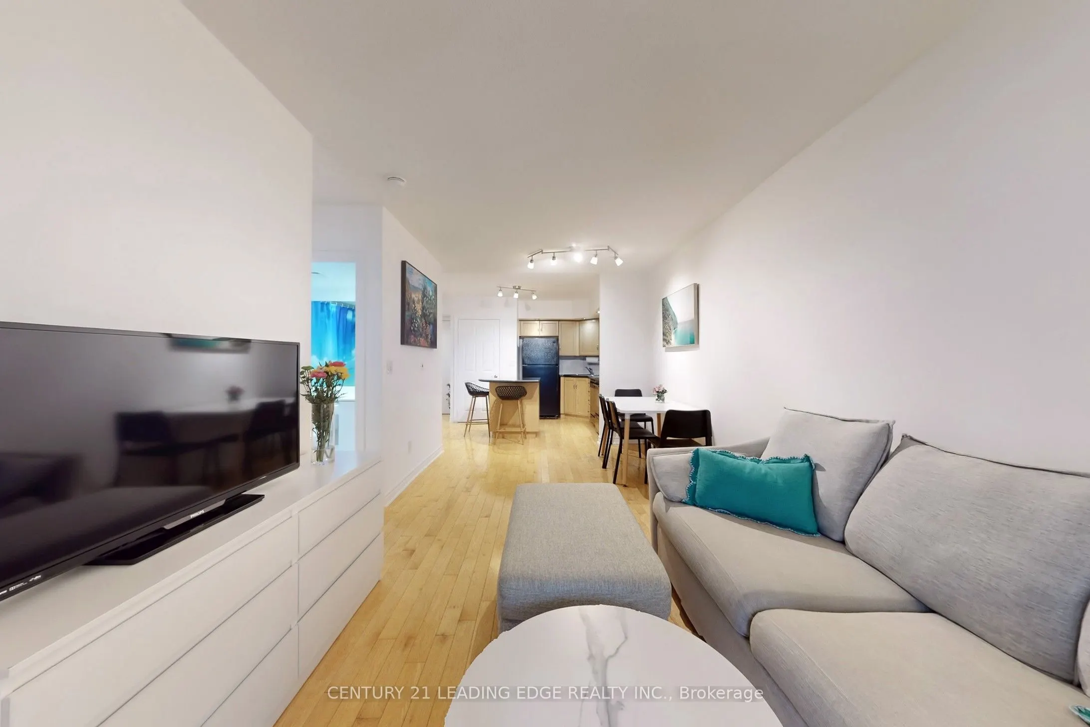 250 Wellington Street W, #1730
