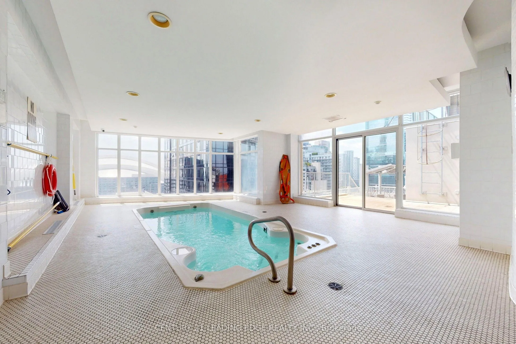 250 Wellington Street W, #1730