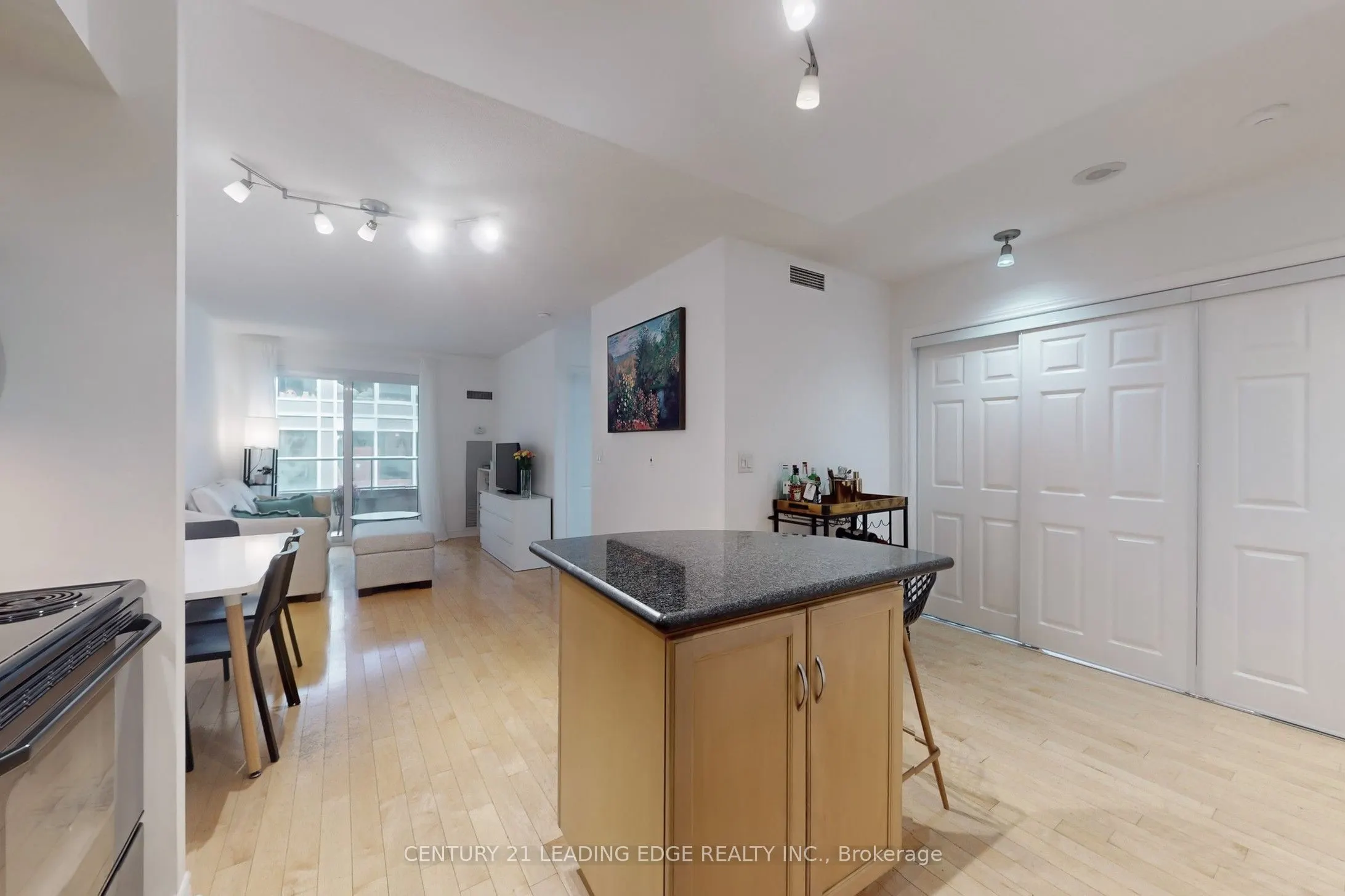 250 Wellington Street W, #1730