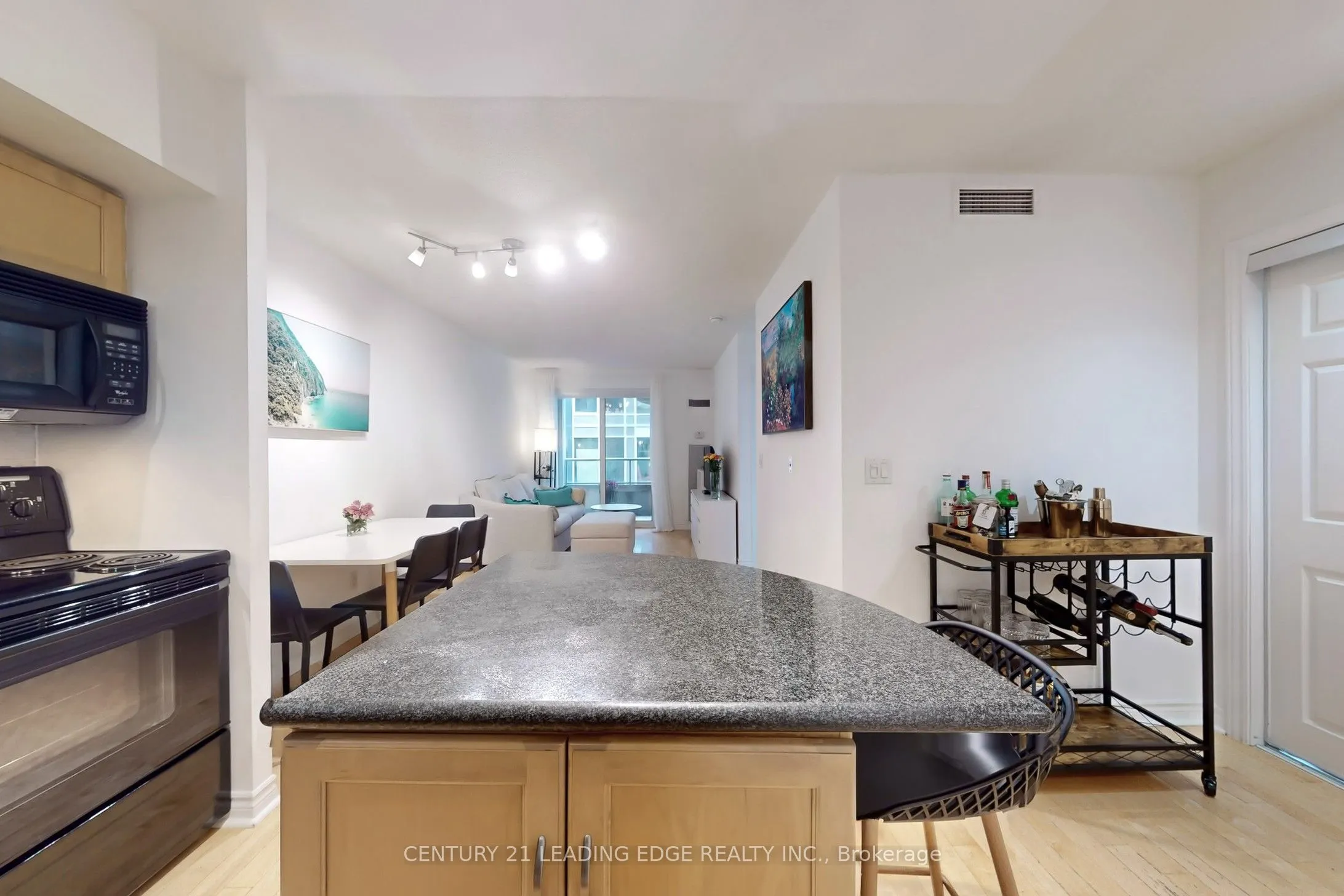 250 Wellington Street W, #1730