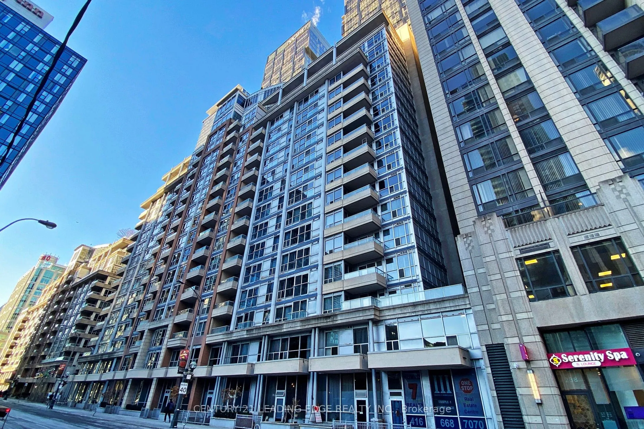 250 Wellington Street W, #1730