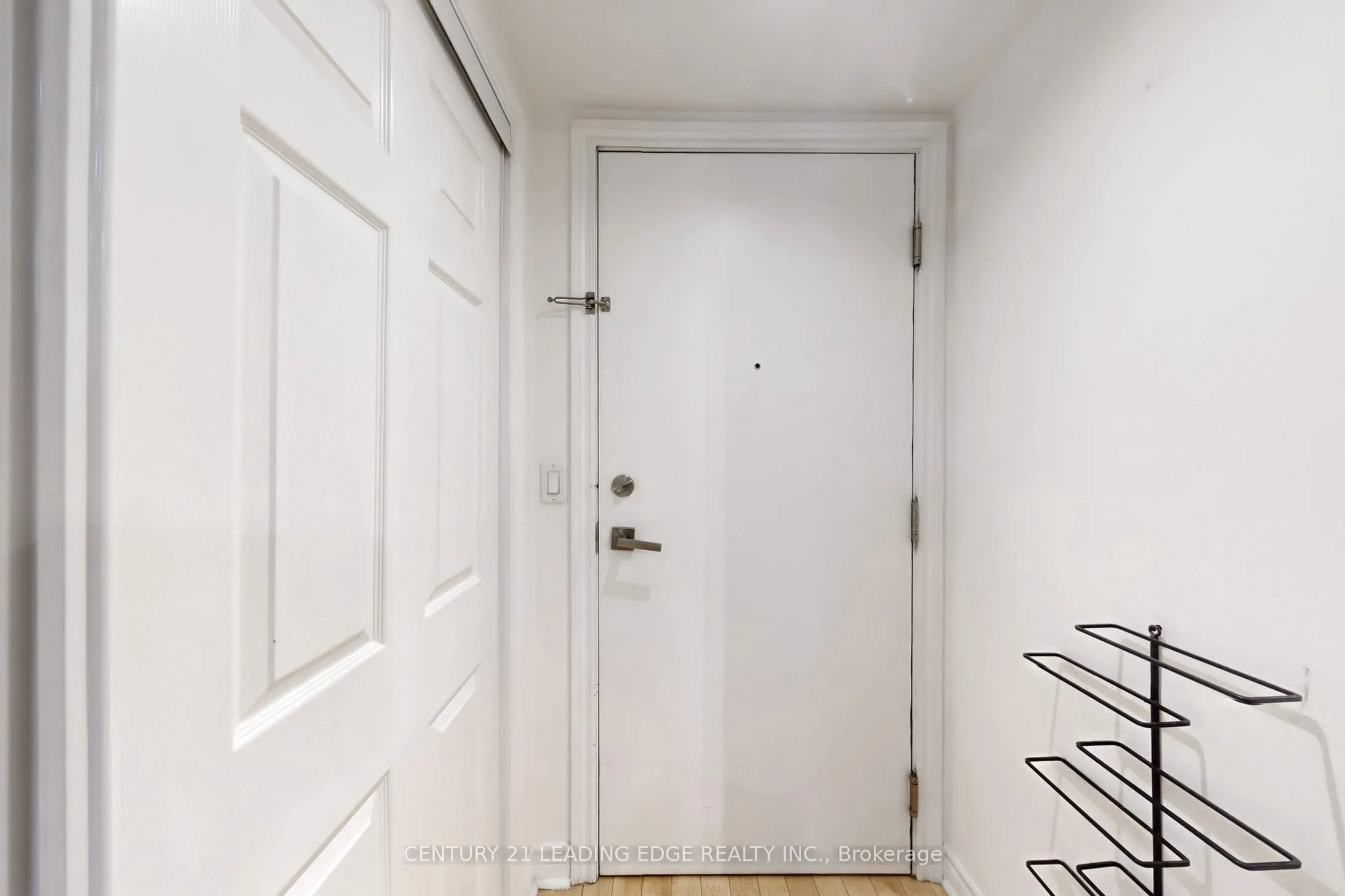 250 Wellington Street W, #1730
