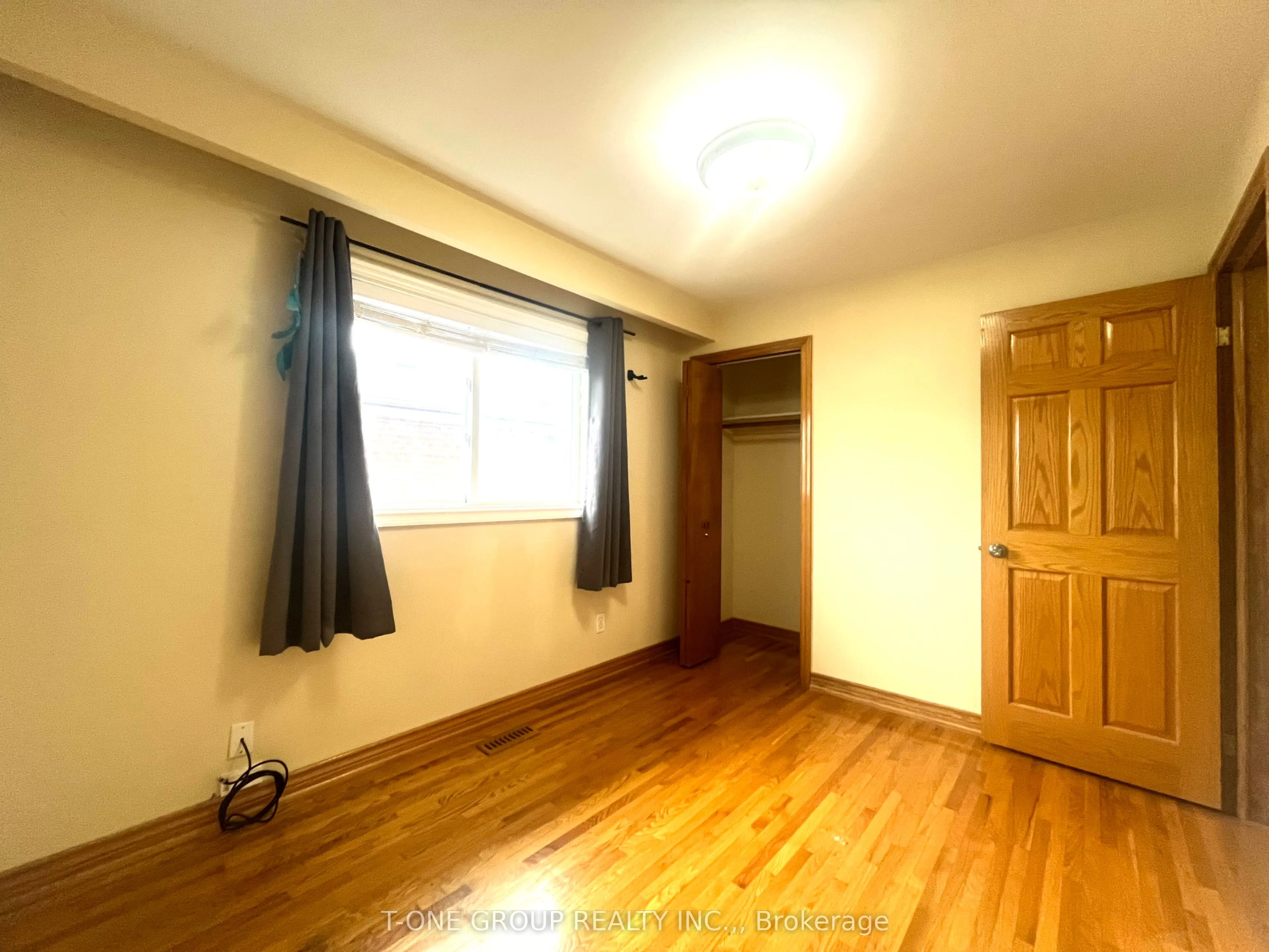 58 Navaho Drive, #upper floor