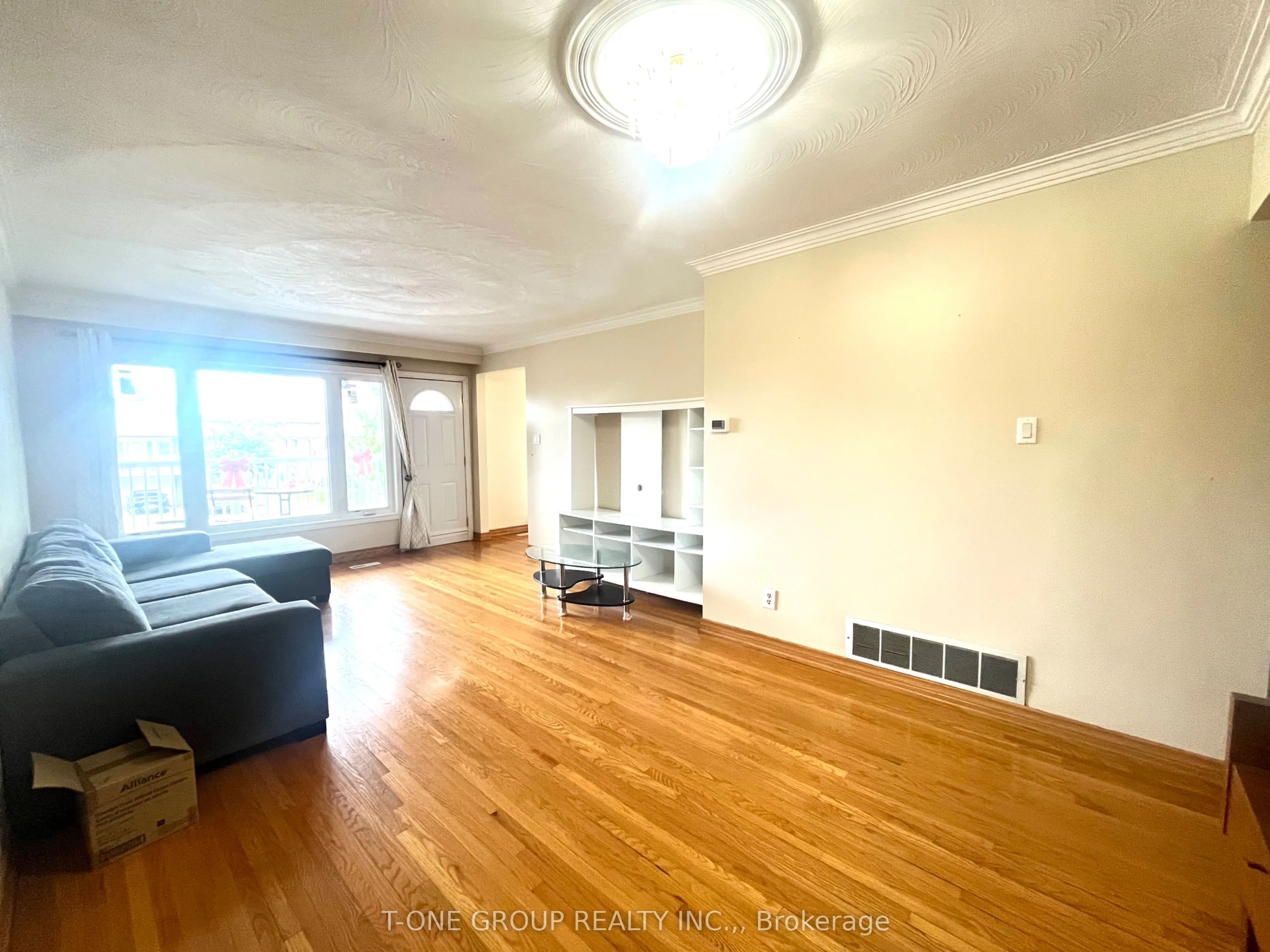 58 Navaho Drive, #upper floor
