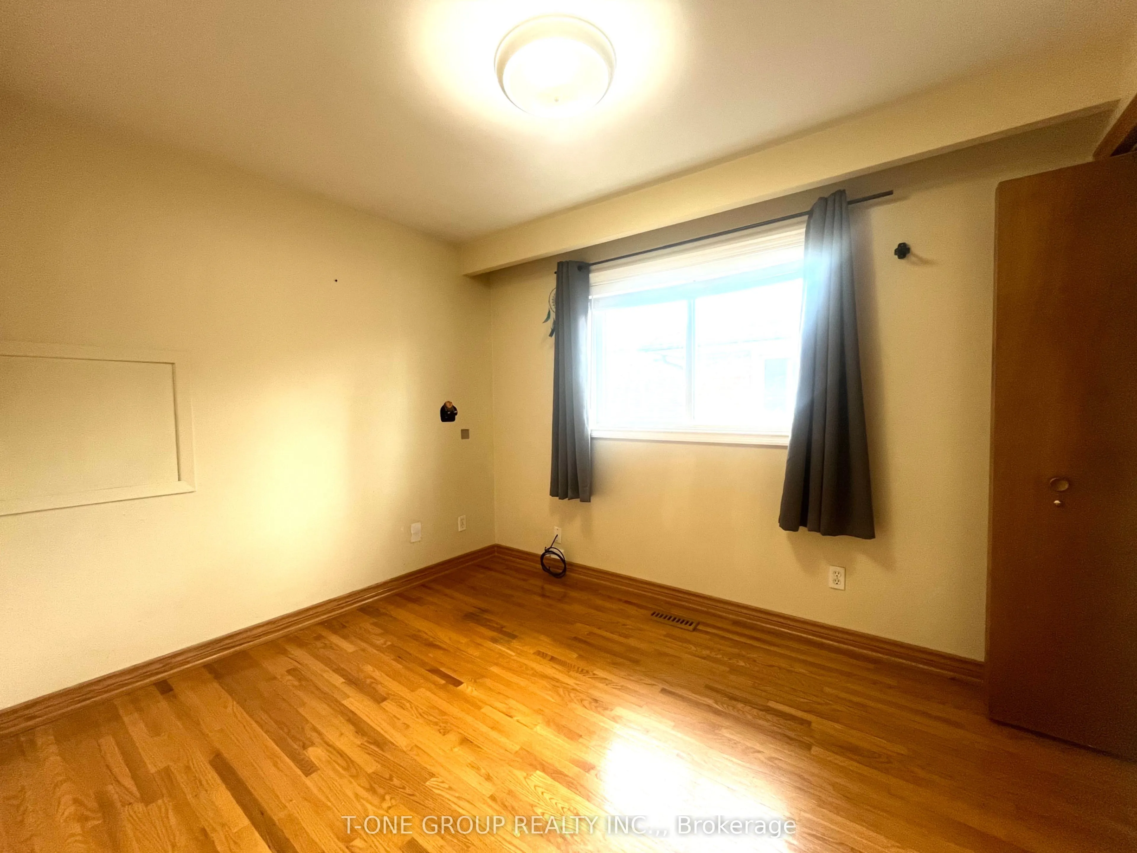 58 Navaho Drive, #upper floor
