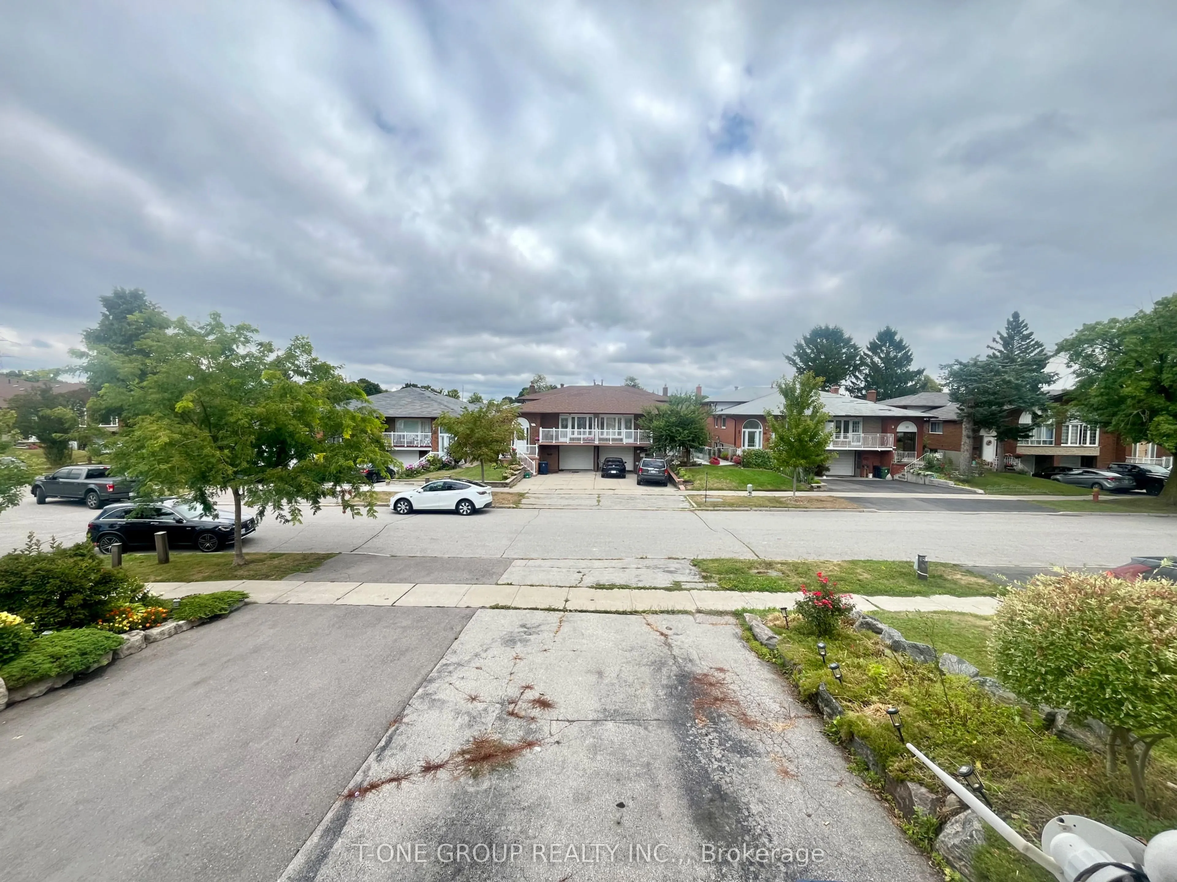 58 Navaho Drive, #upper floor