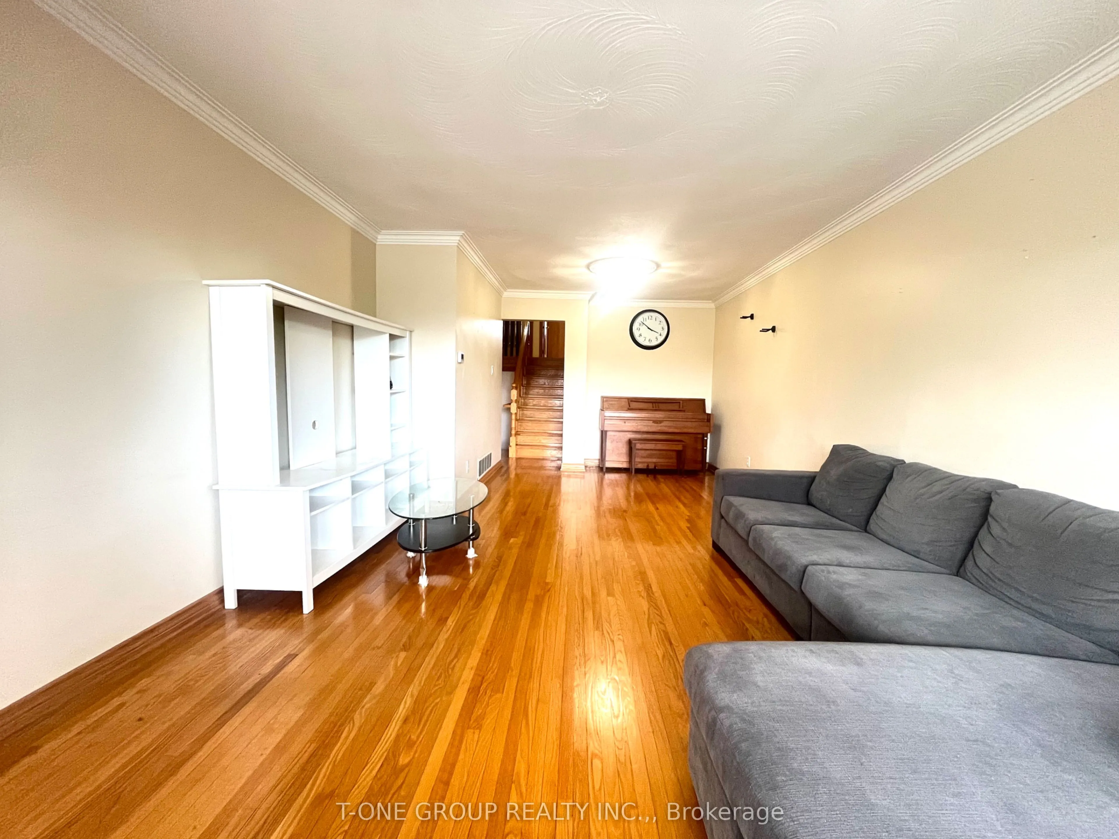 58 Navaho Drive, #upper floor