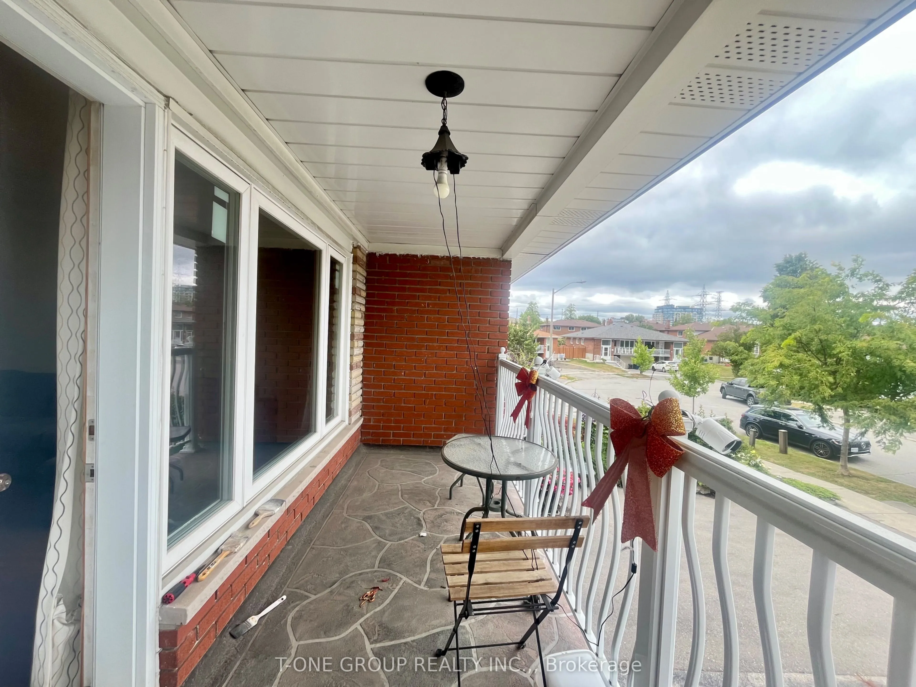 58 Navaho Drive, #upper floor