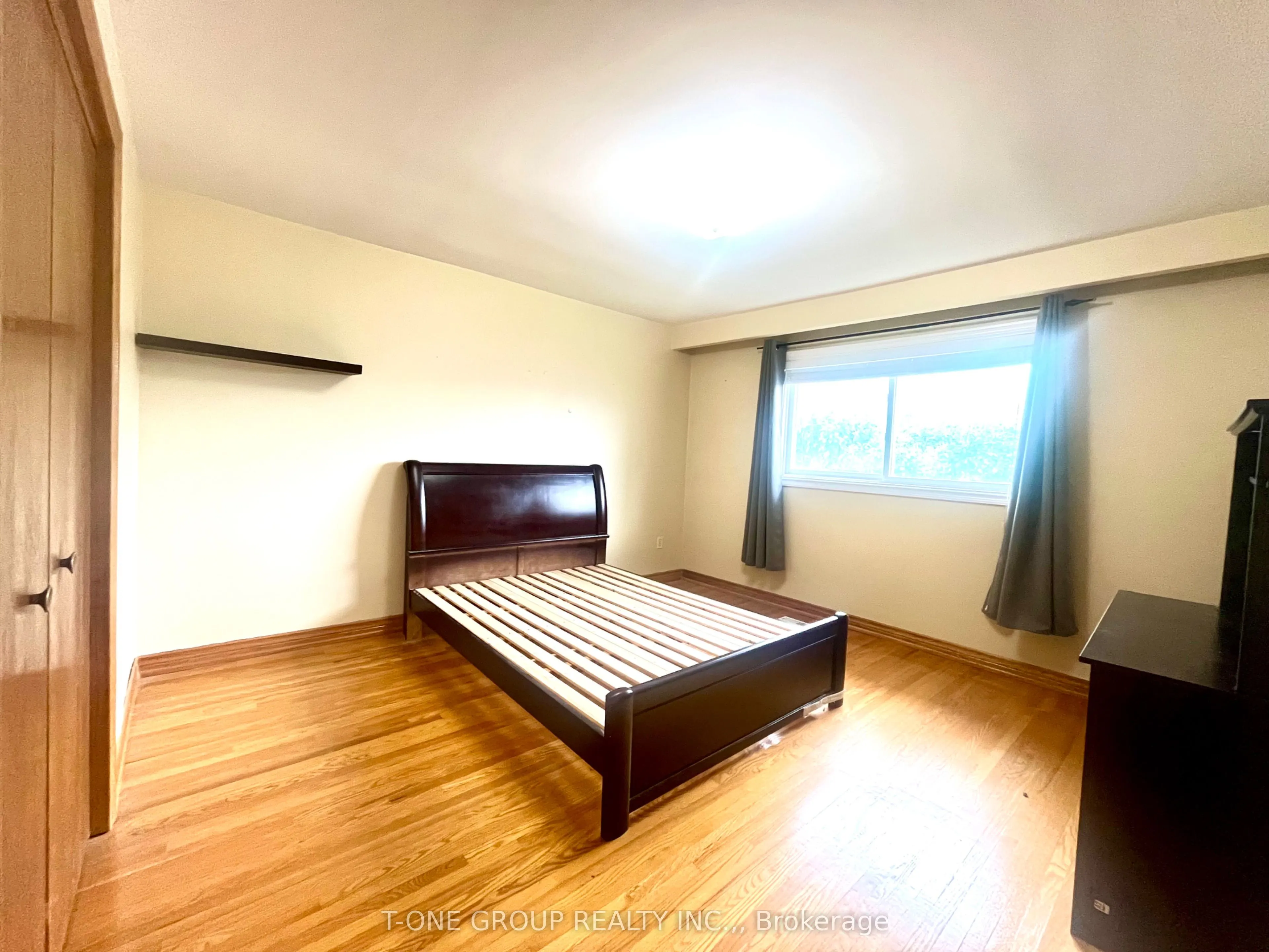58 Navaho Drive, #upper floor