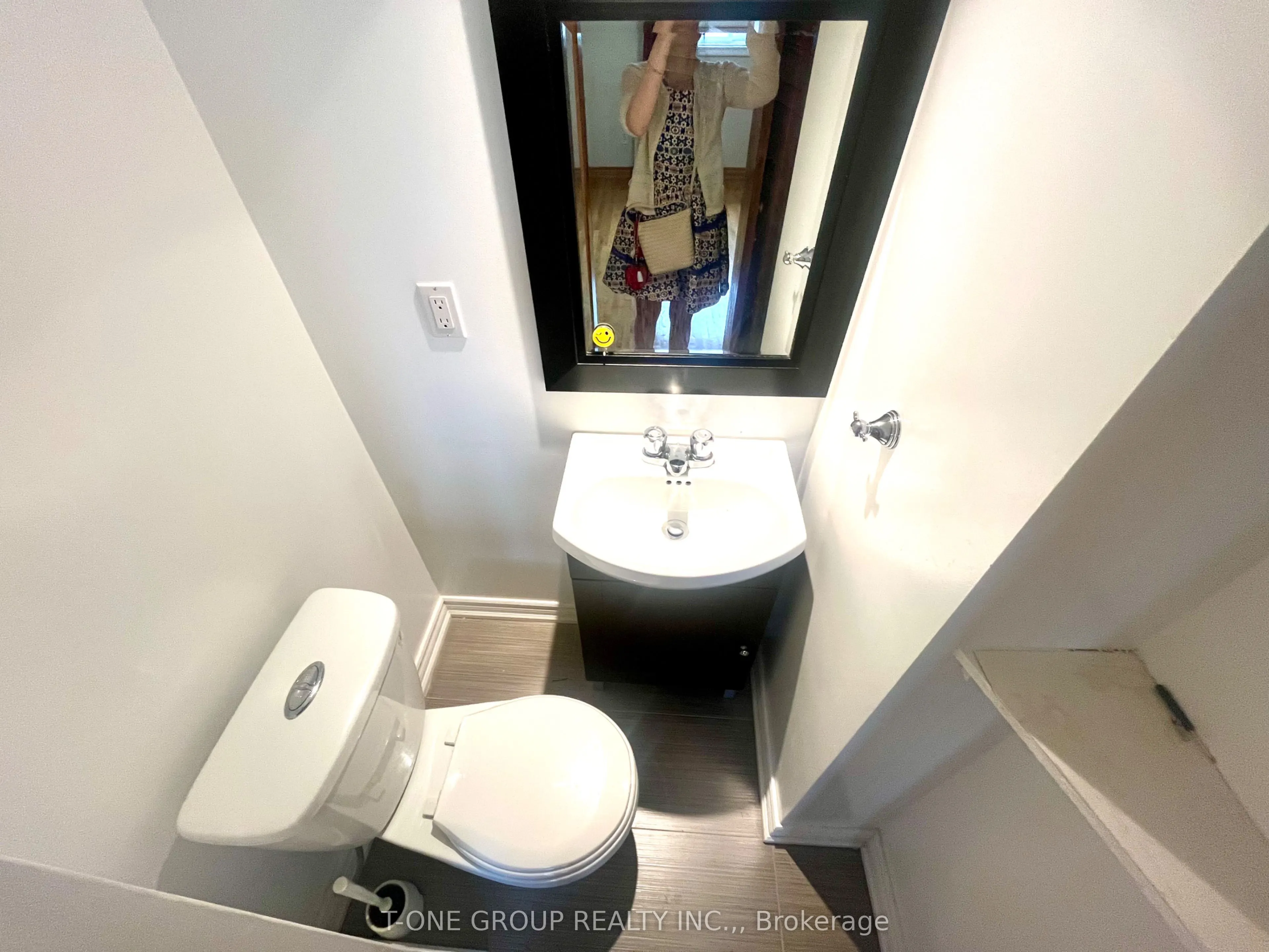 58 Navaho Drive, #upper floor