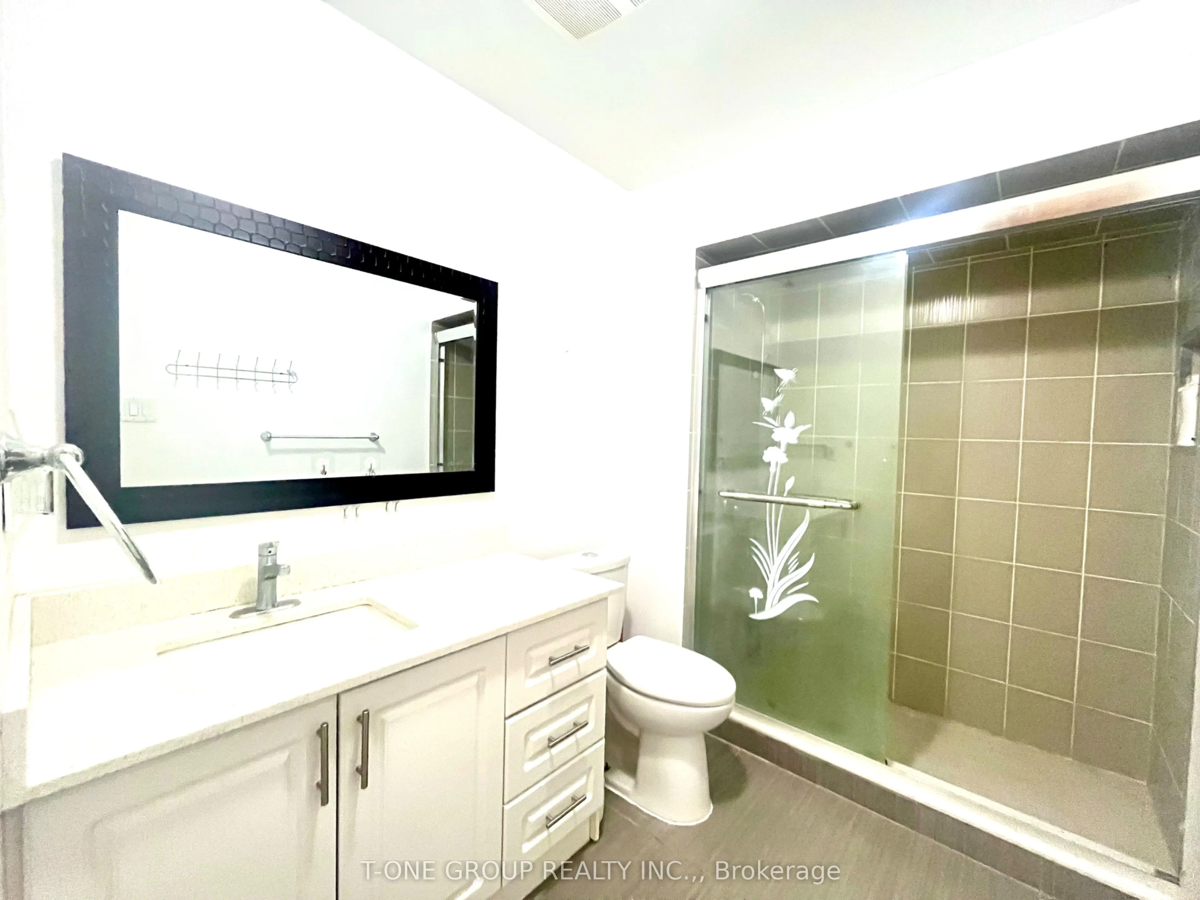 58 Navaho Drive, #upper floor