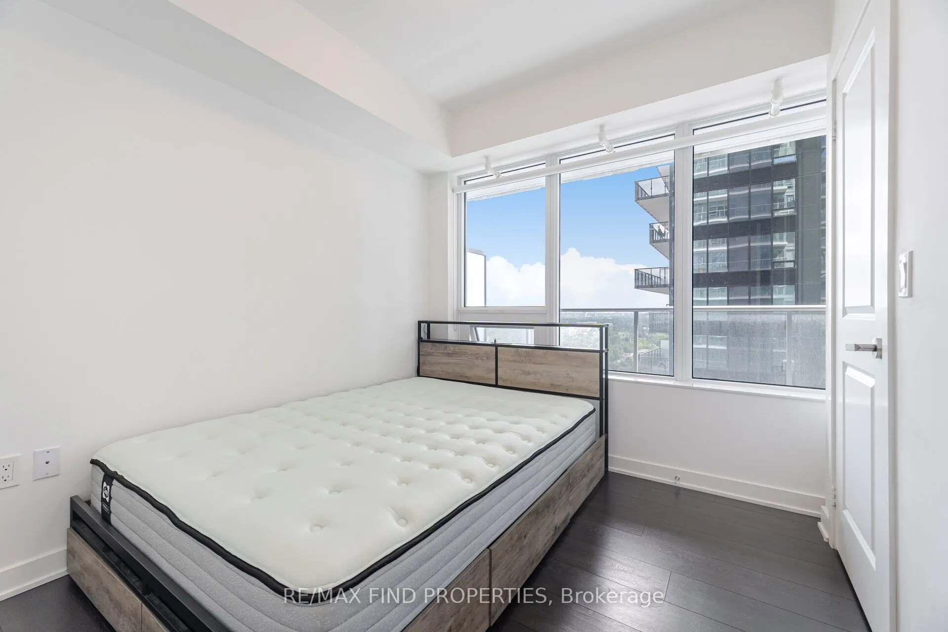 99 Broadway Avenue, #2304