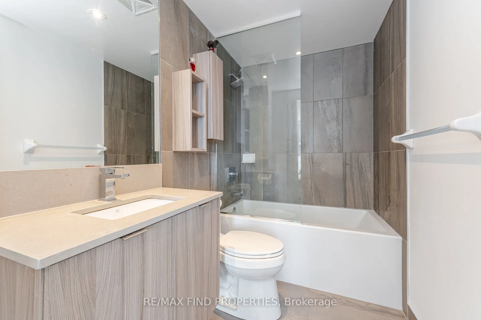 99 Broadway Avenue, #2304
