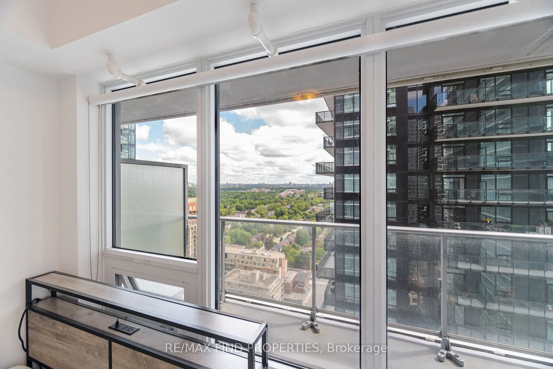 99 Broadway Avenue, #2304