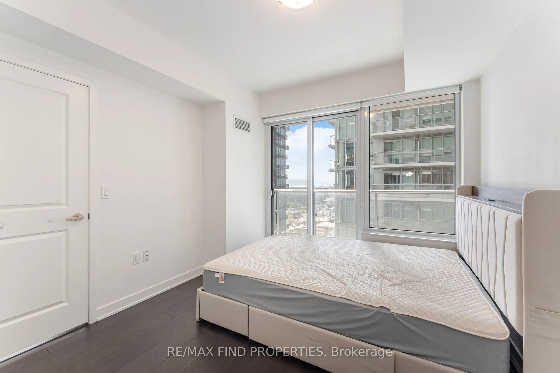 99 Broadway Avenue, #2304