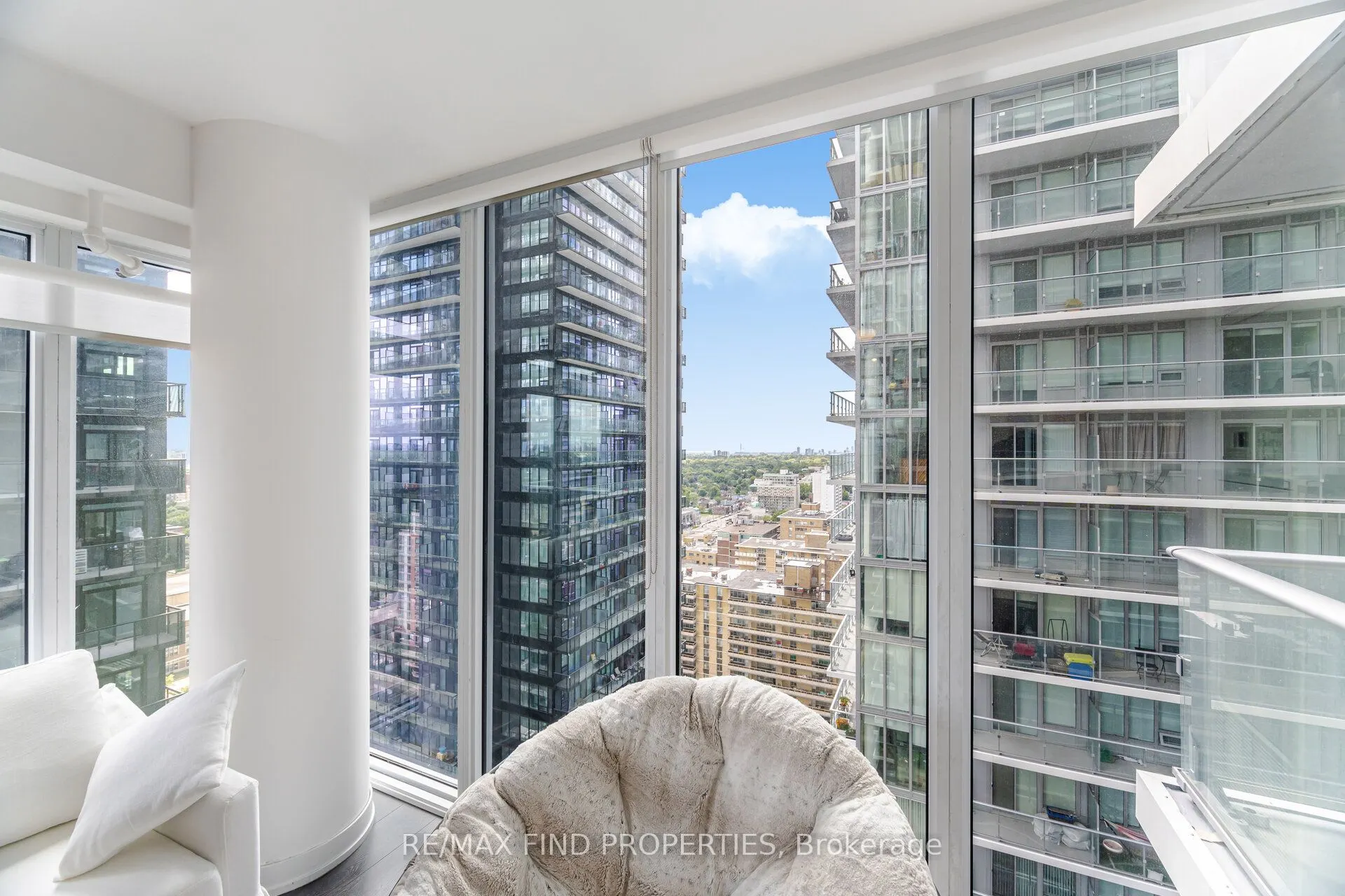 99 Broadway Avenue, #2304