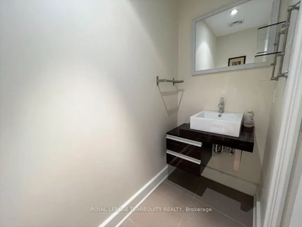 676 Sheppard Avenue E, #609