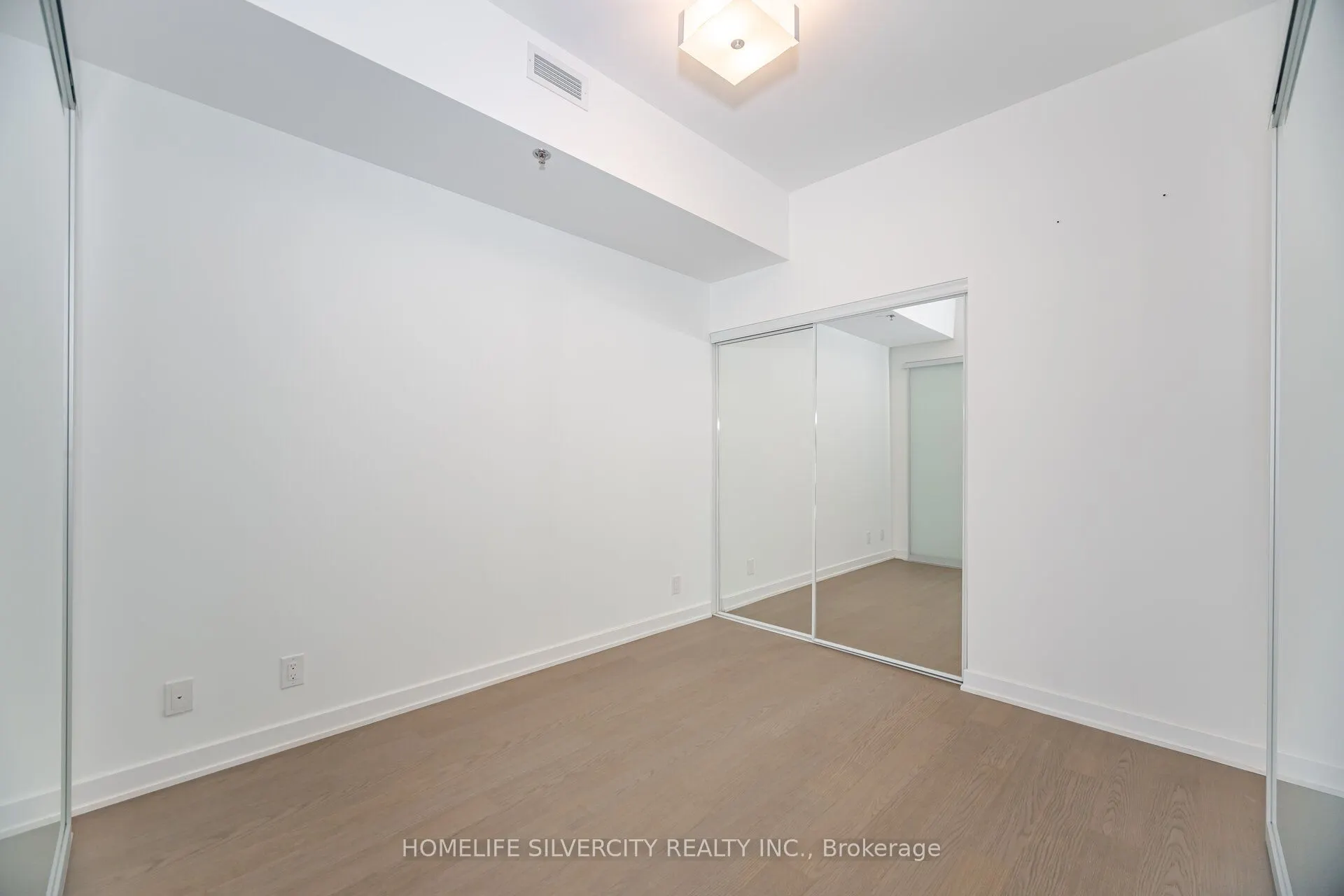 15 Beverley Street, #506