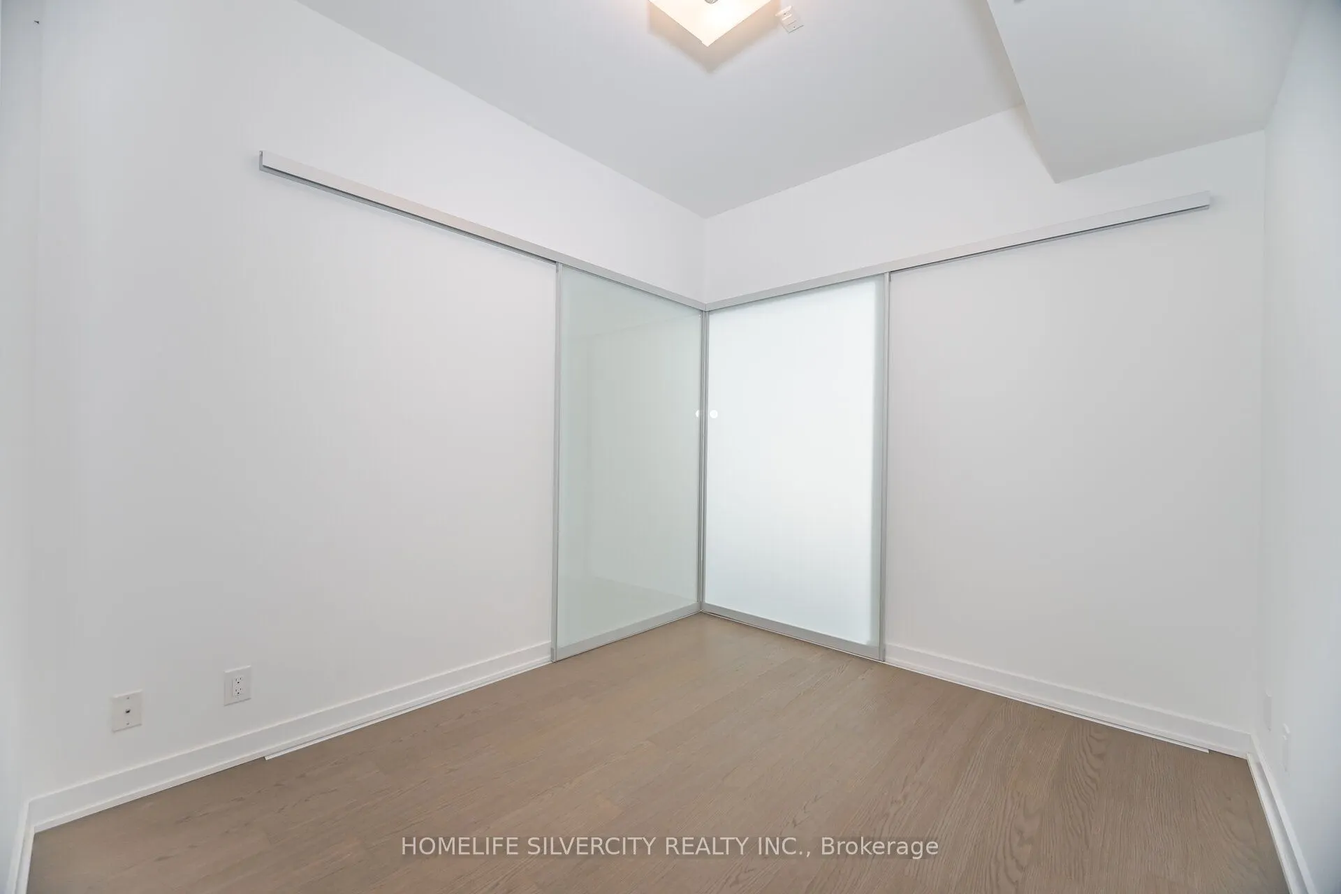 15 Beverley Street, #506