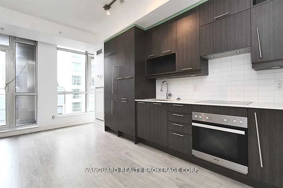 199 Richmond Street W, #401