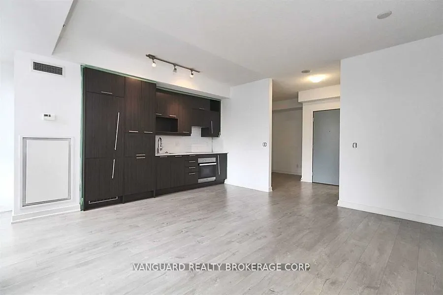 199 Richmond Street W, #401