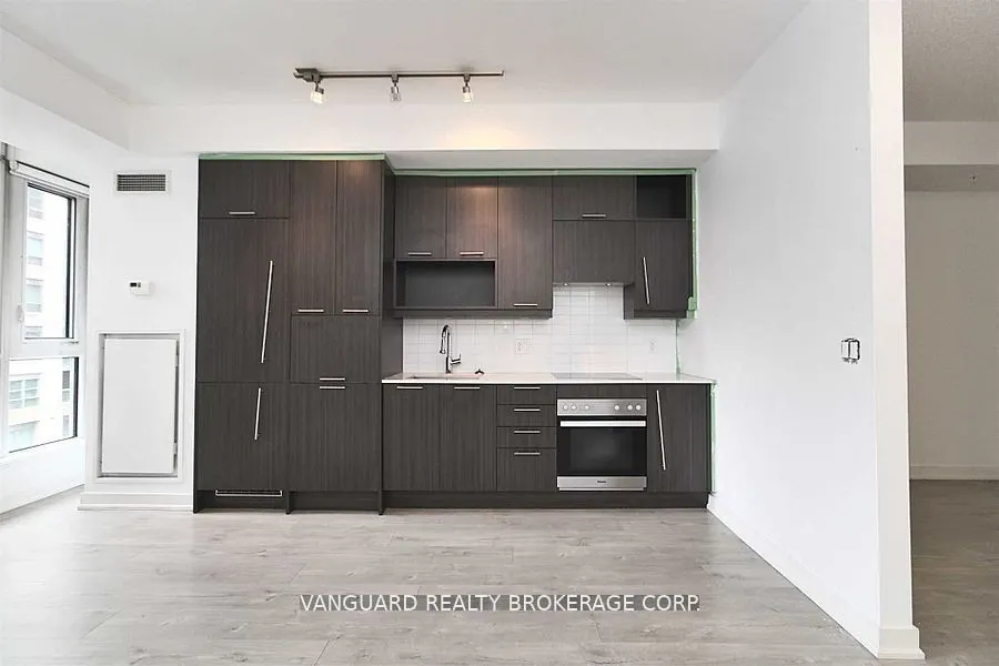 199 Richmond Street W, #401