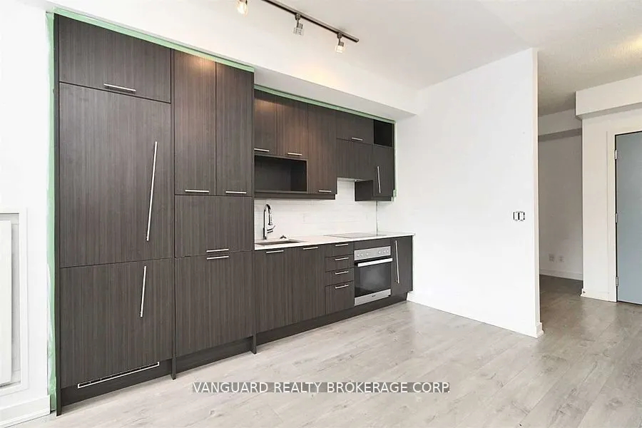 199 Richmond Street W, #401