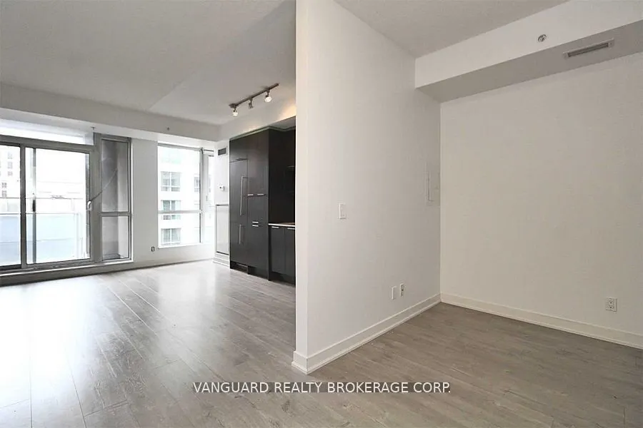 199 Richmond Street W, #401