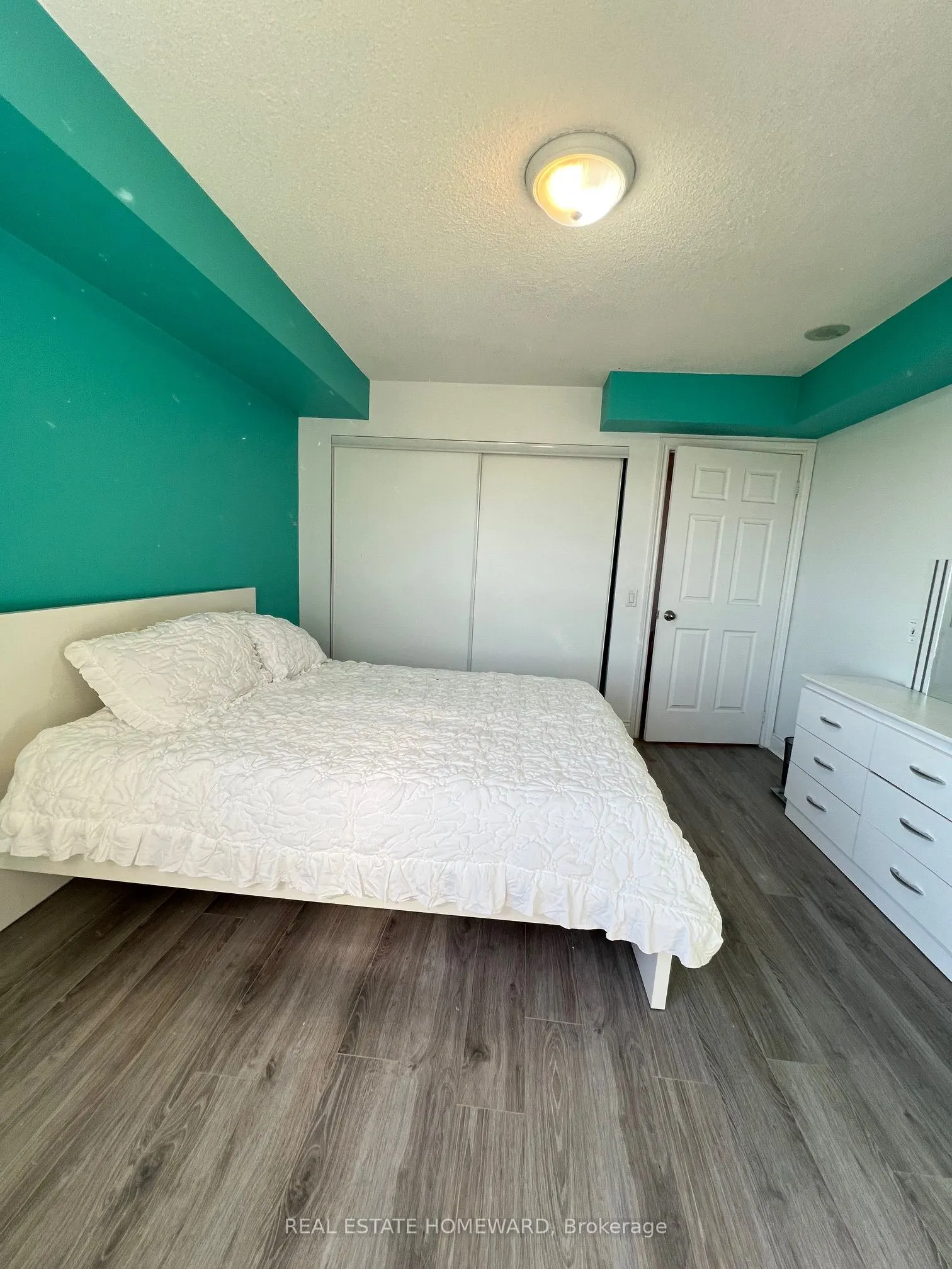 78 Harrison Garden Boulevard, #1008