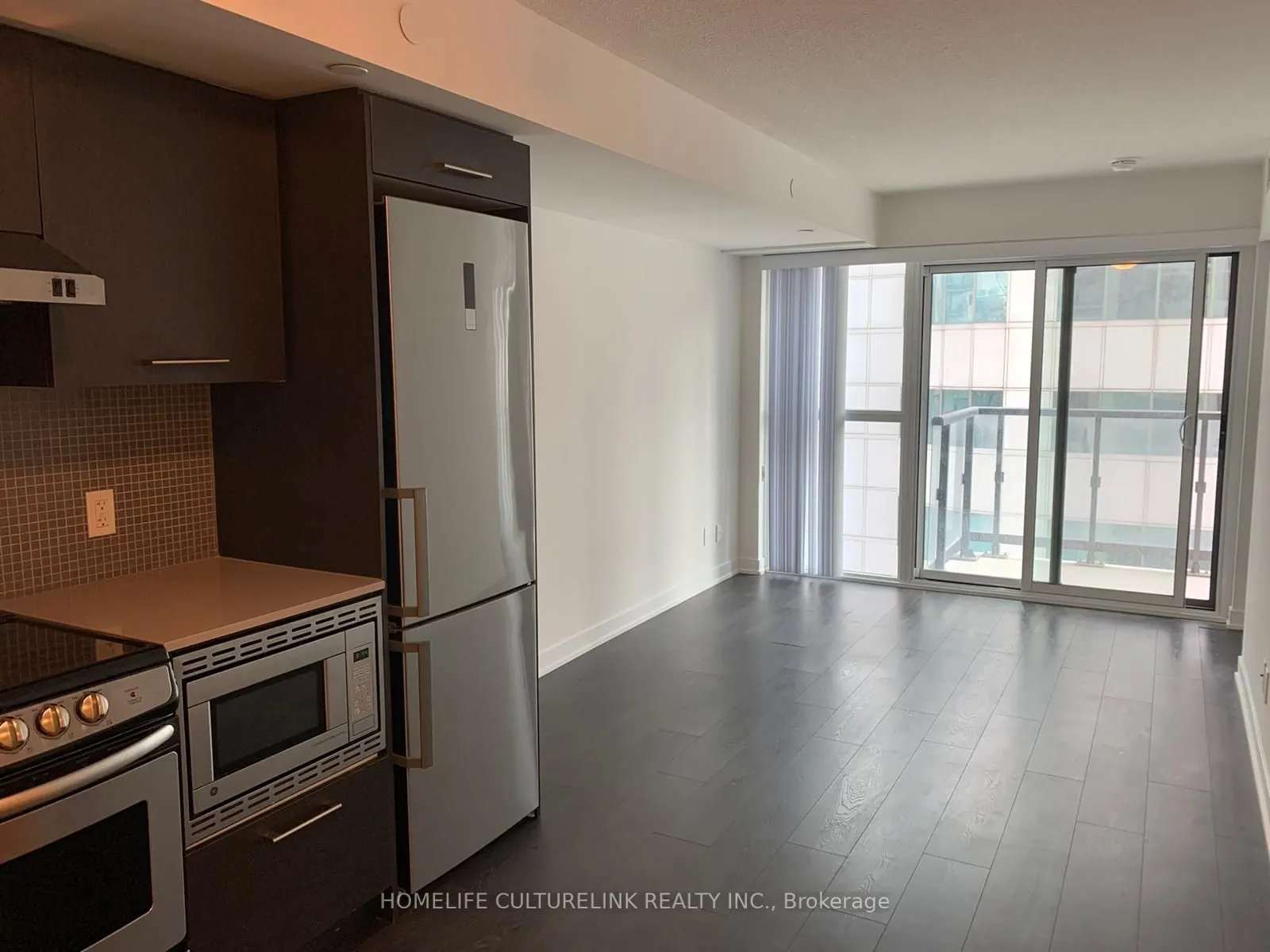 87 Peter Street, #818
