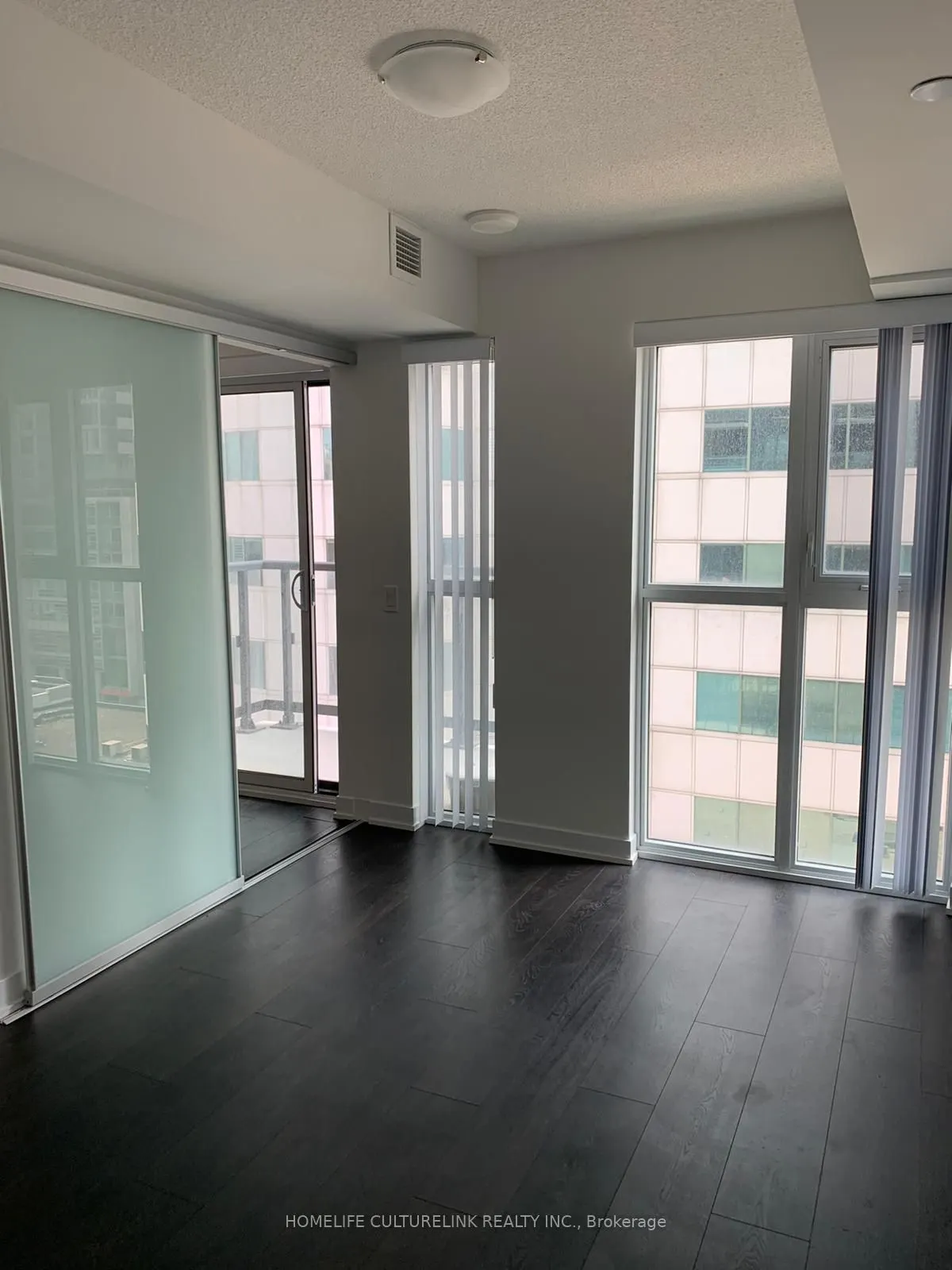 87 Peter Street, #818