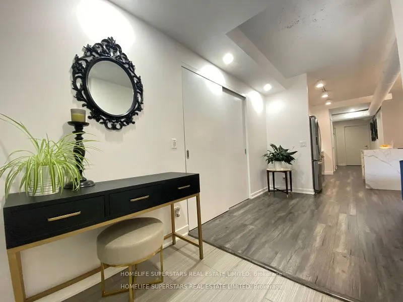 60 Niagara Street, #101